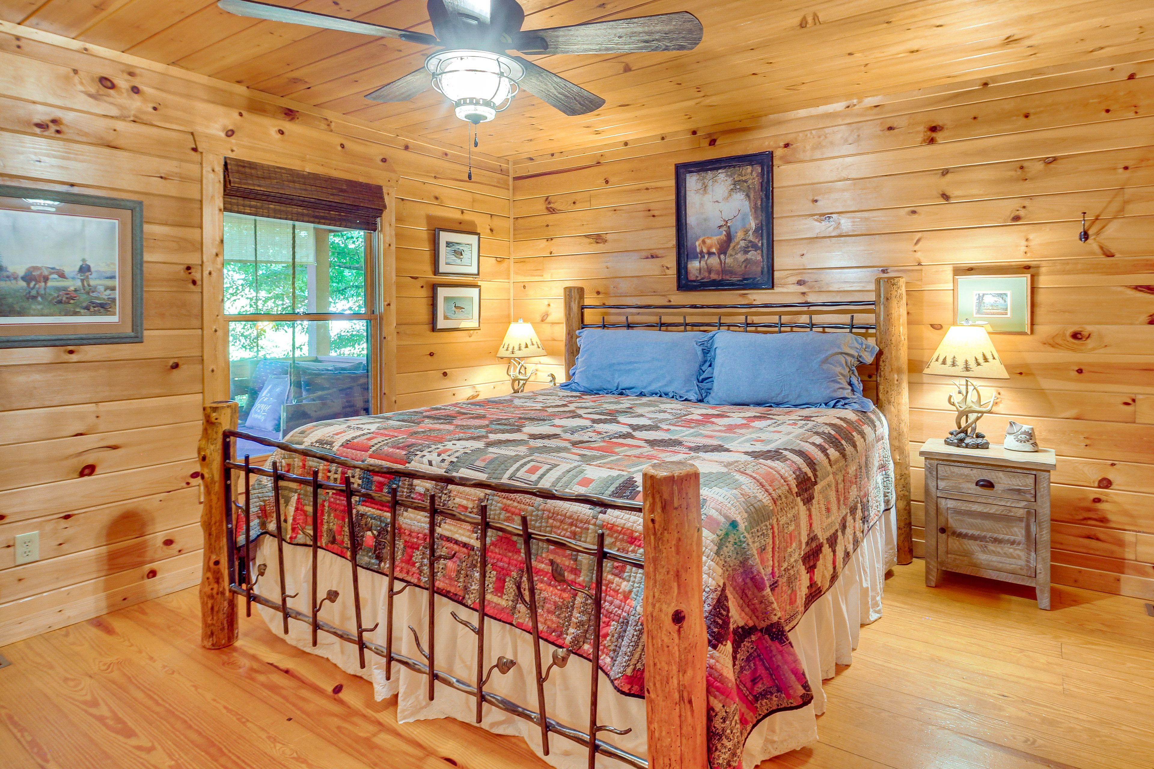 Bedroom 1 | King Bed | Main Floor | Linens Provided | En-Suite Bathroom