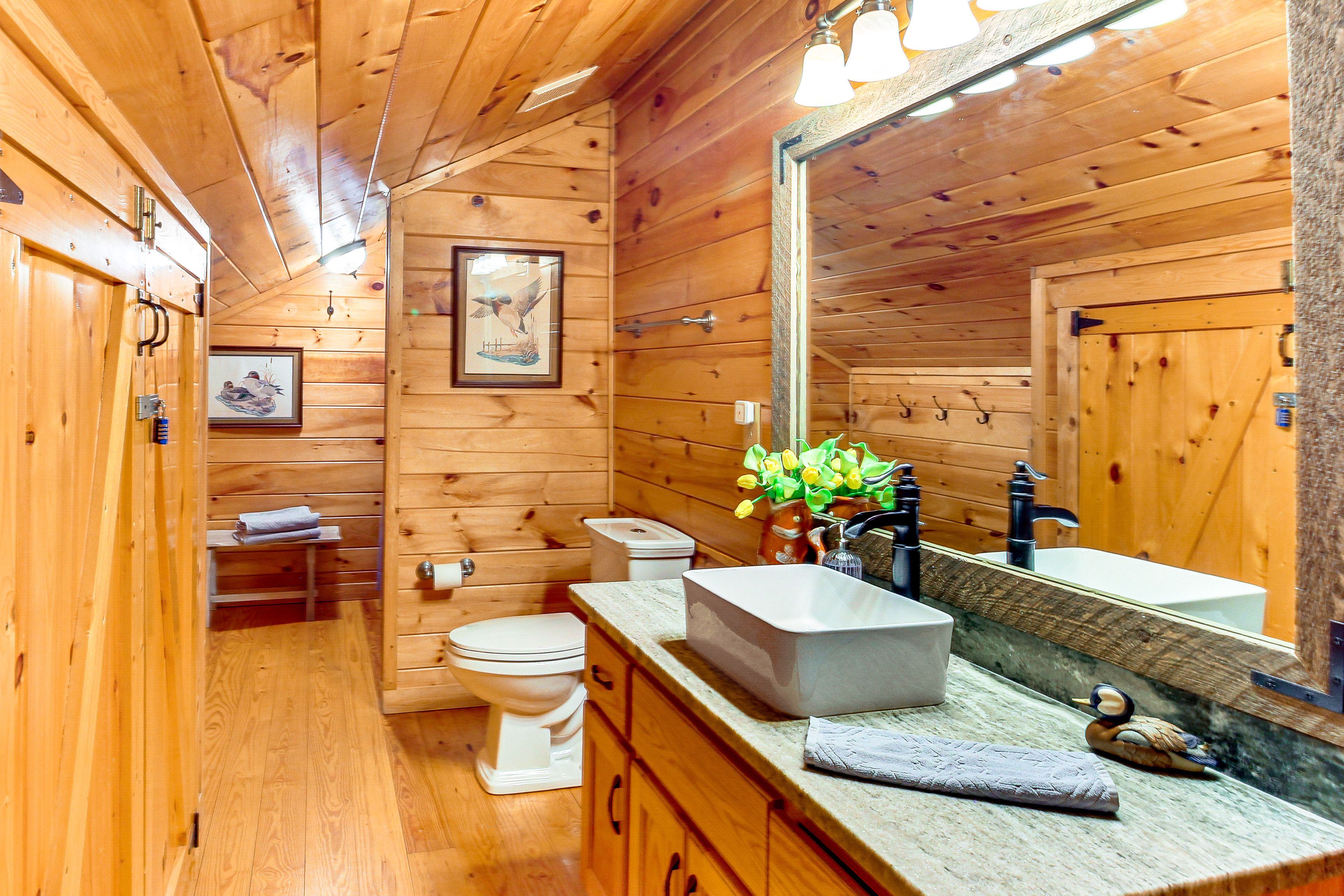 Full Bathroom | 2nd Floor