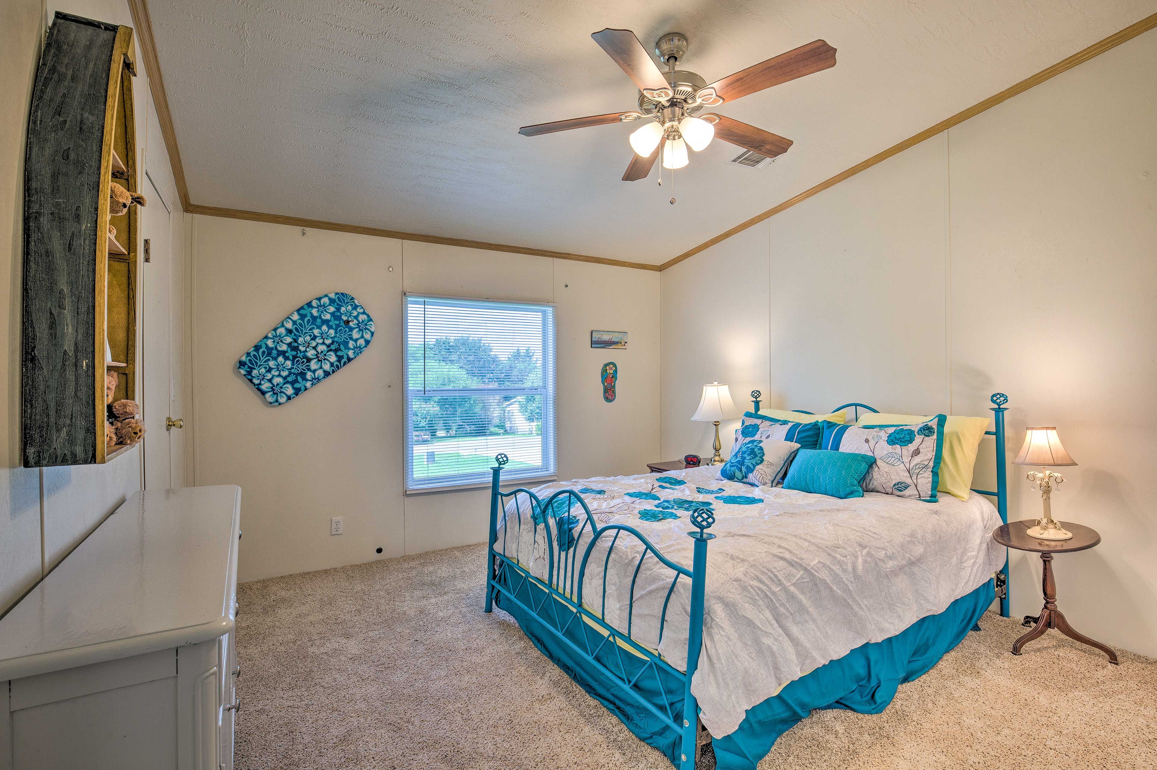 Bedroom 2 | Queen Bed