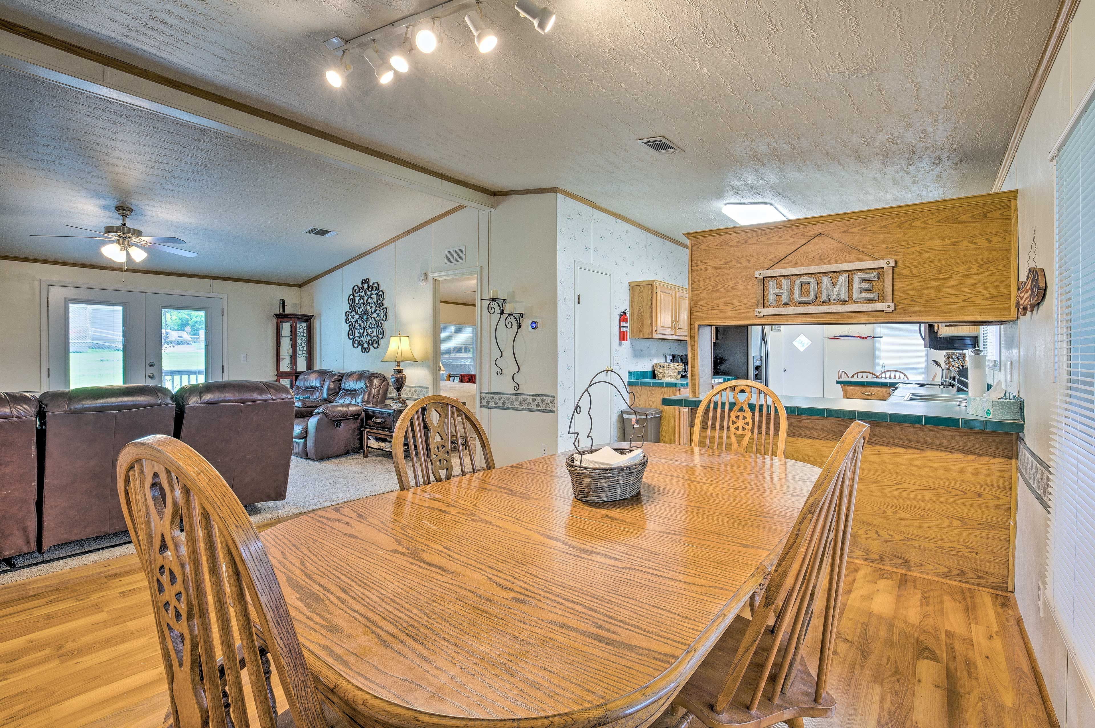 Dining Table | Dishware Provided