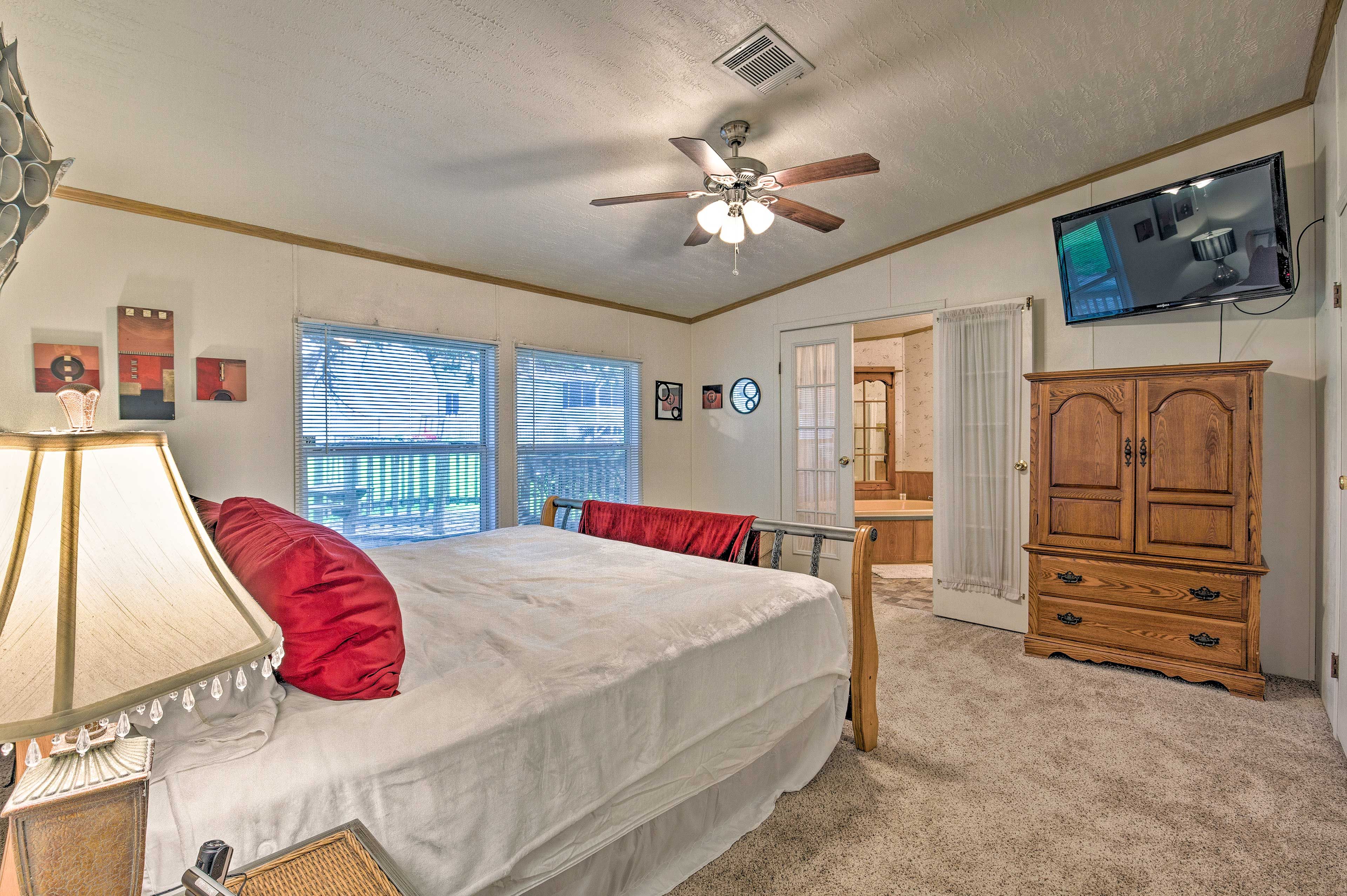 Bedroom 1 | King Bed