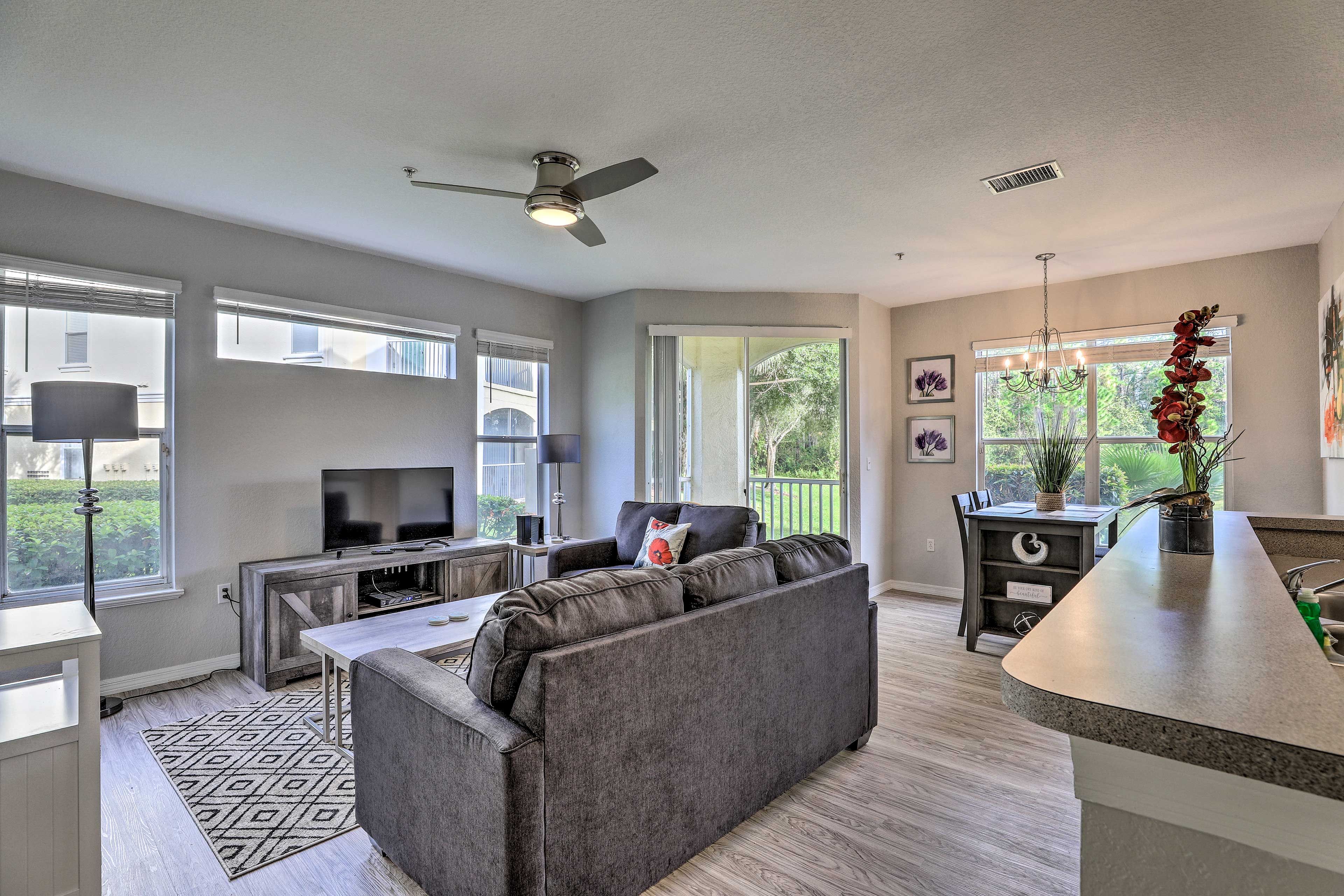 Living Room | Free WiFi | Central A/C