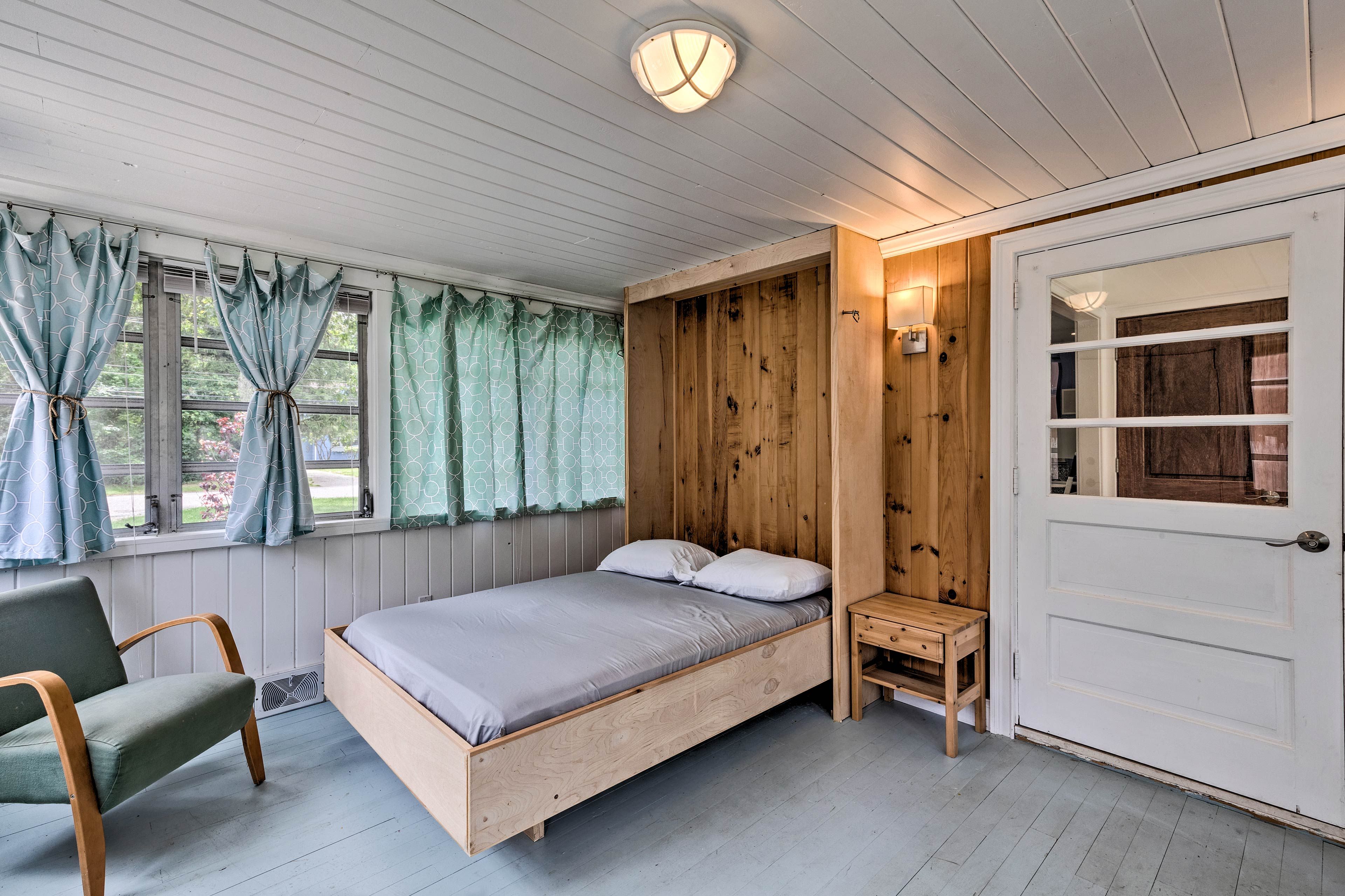 Sunroom | Full Murphy Bed