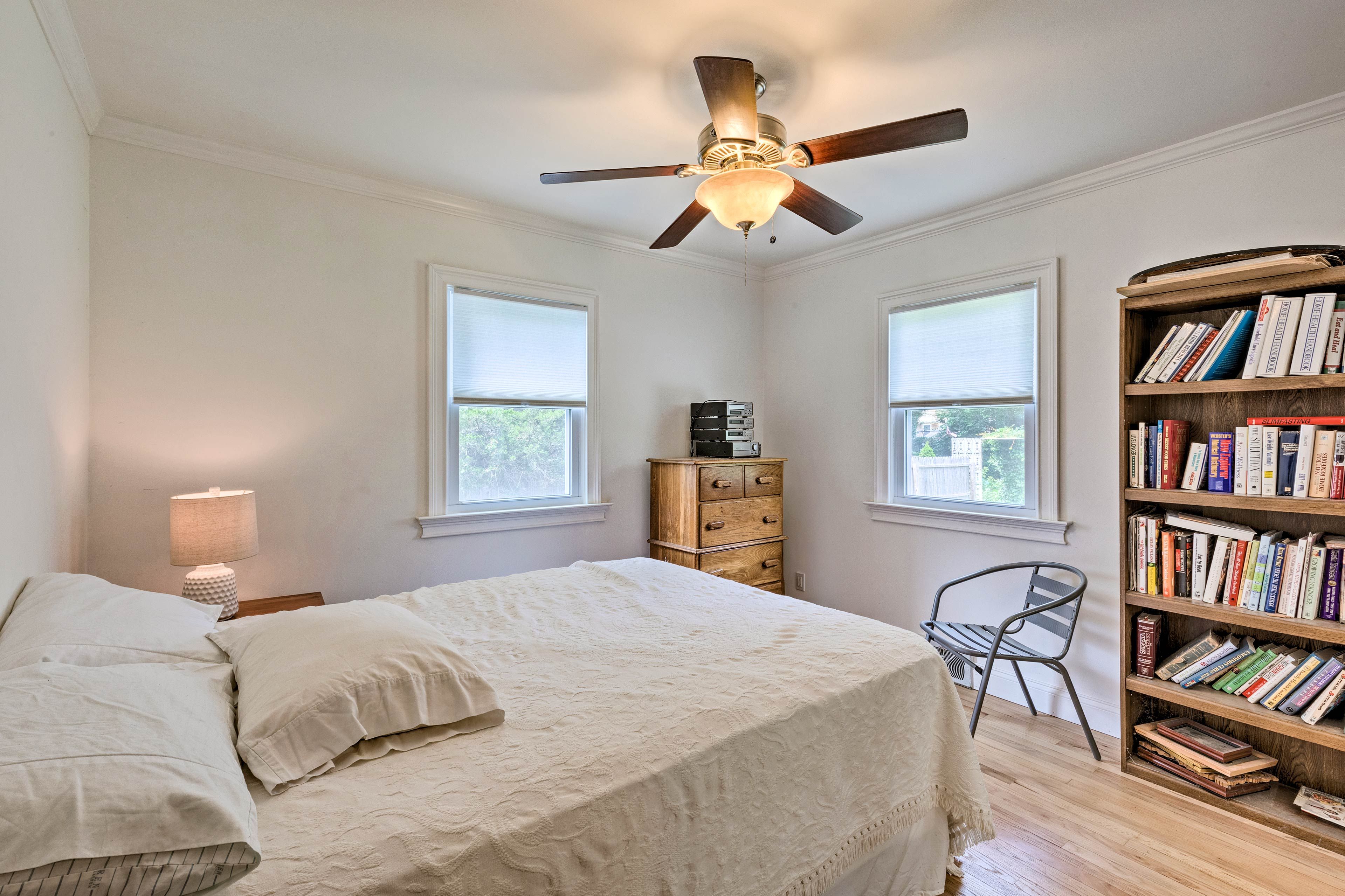 Bedroom 2 | Queen Bed