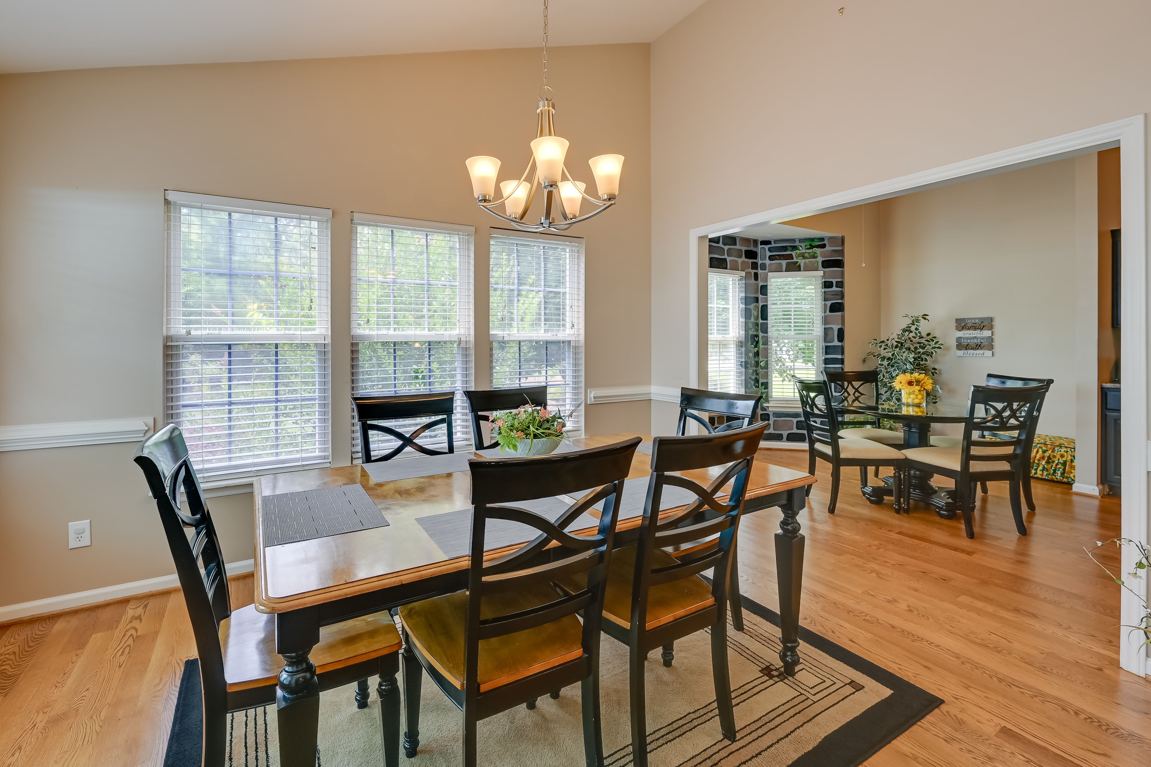 Dining Room | Dishes & Flatware Provided