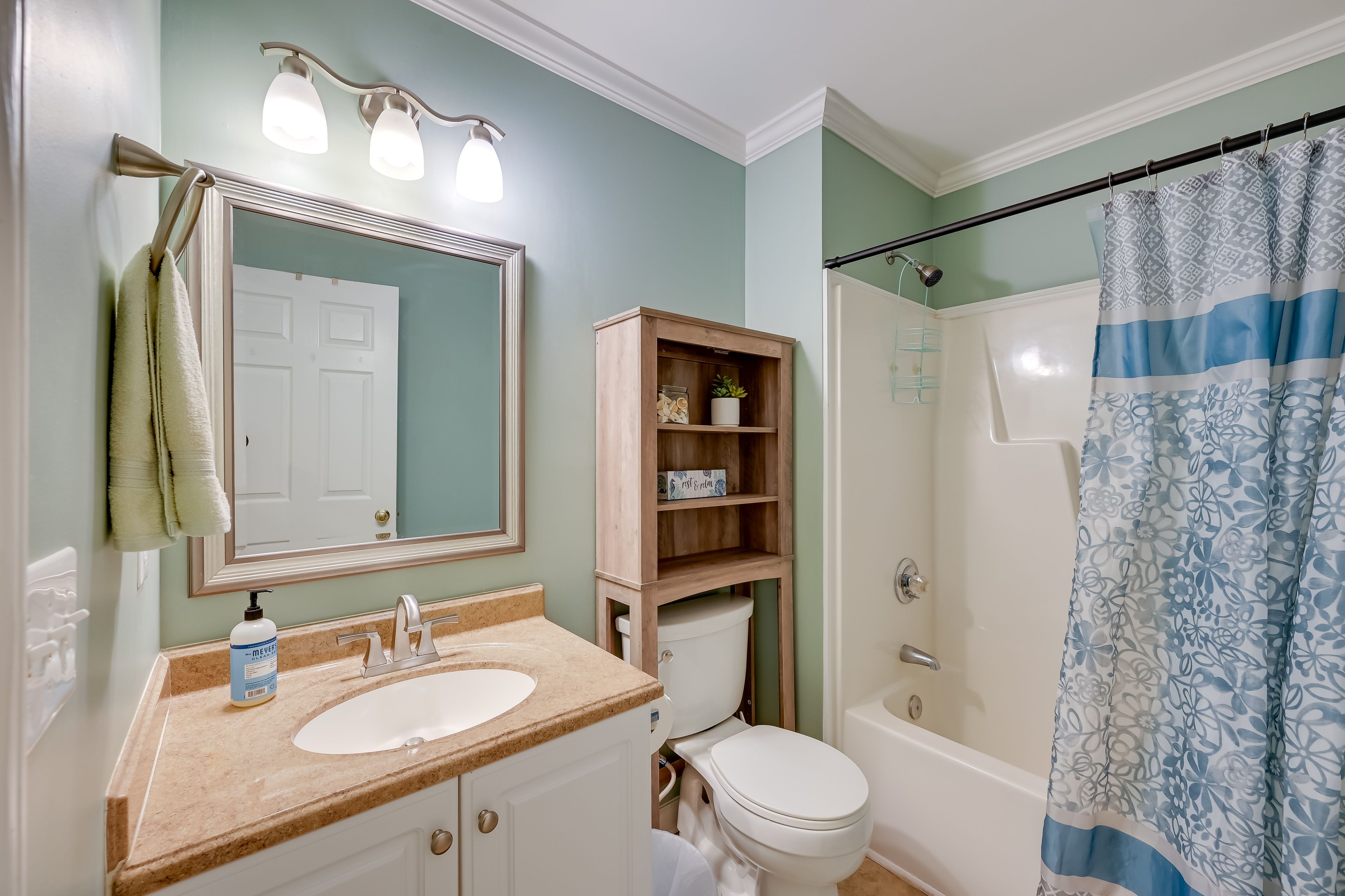 Full Bathroom