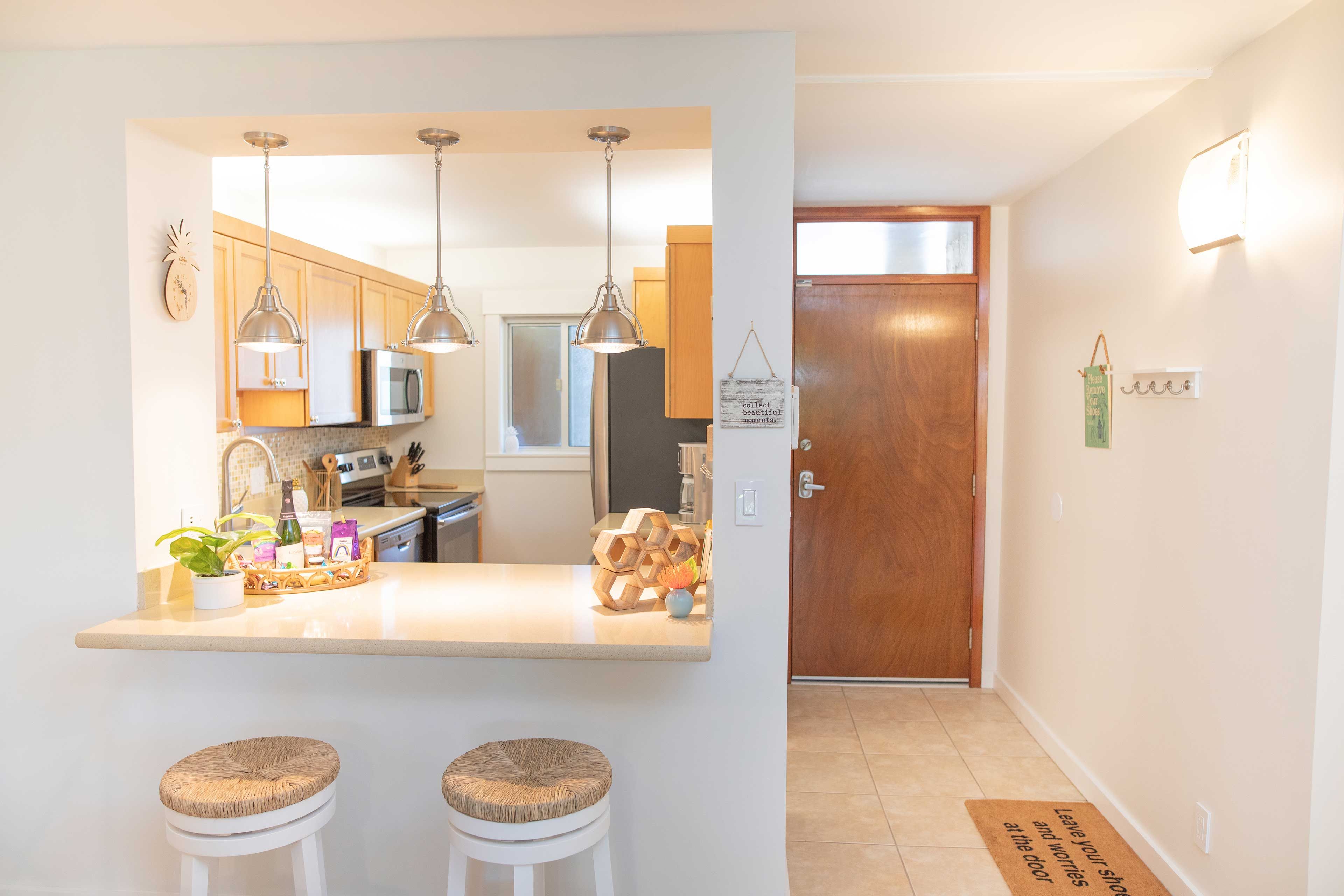 Pull a stool up to the breakfast bar to keep your chef elect company!