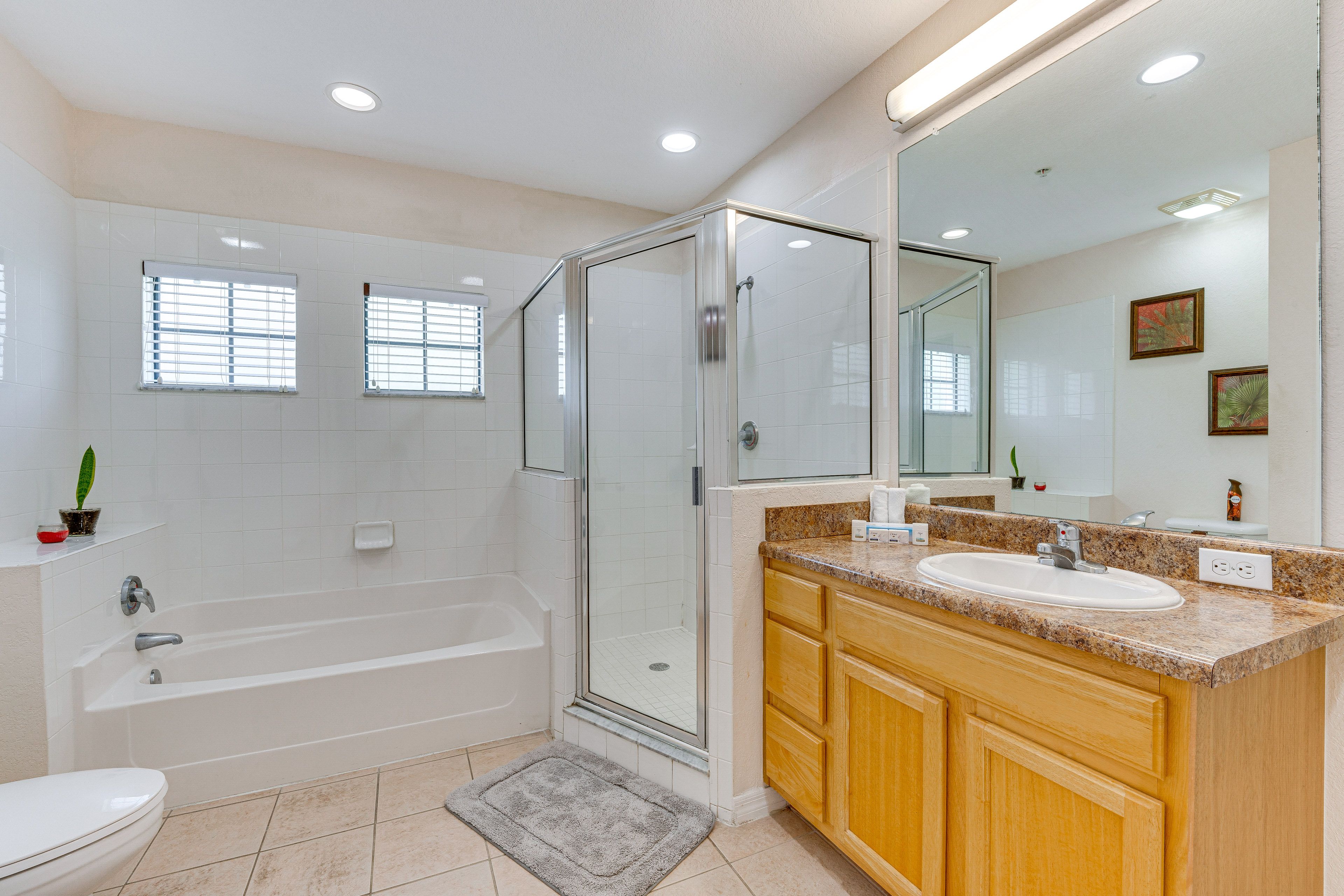 Full Bathroom | Towels Provided