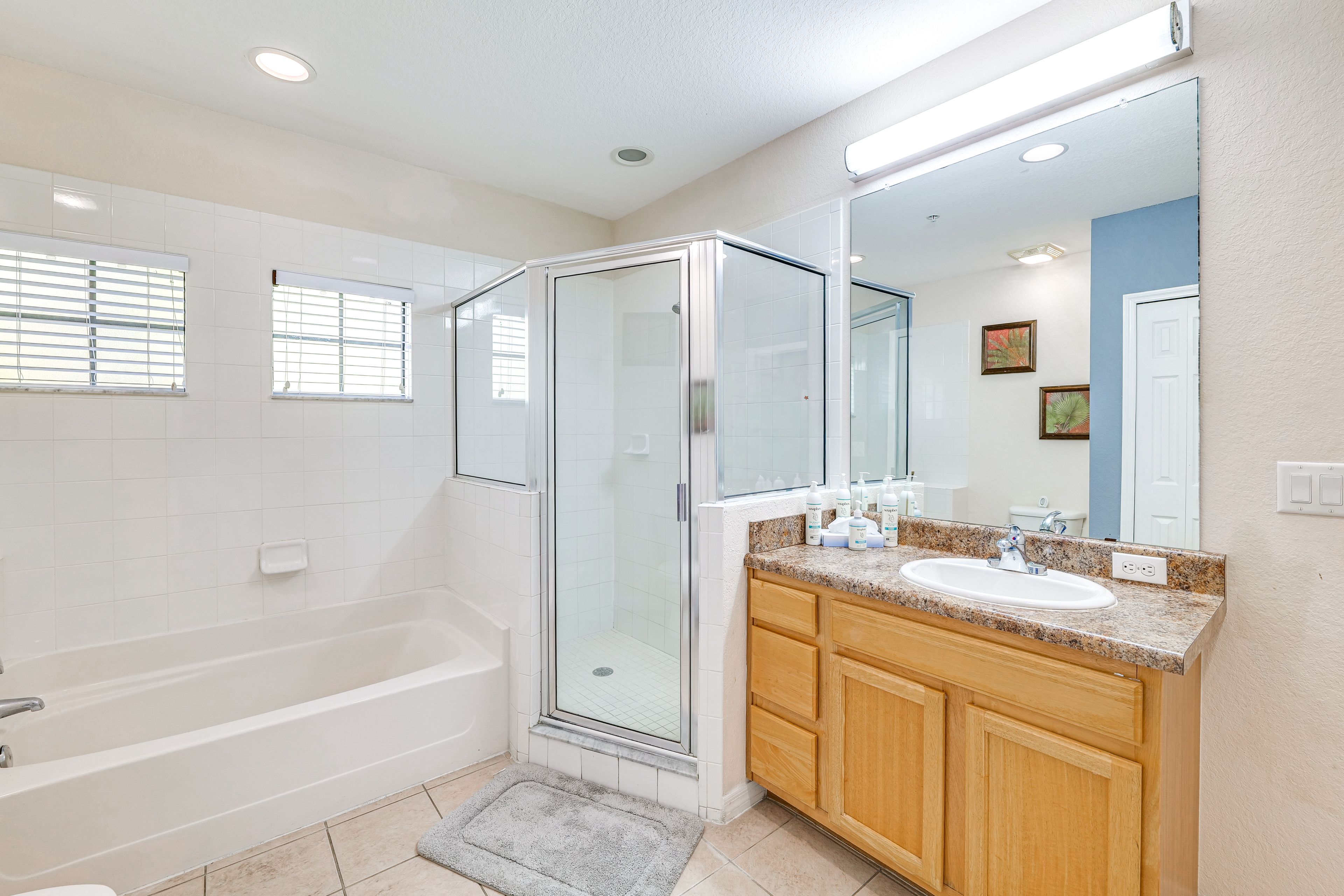 Full Bathroom | Towels Provided