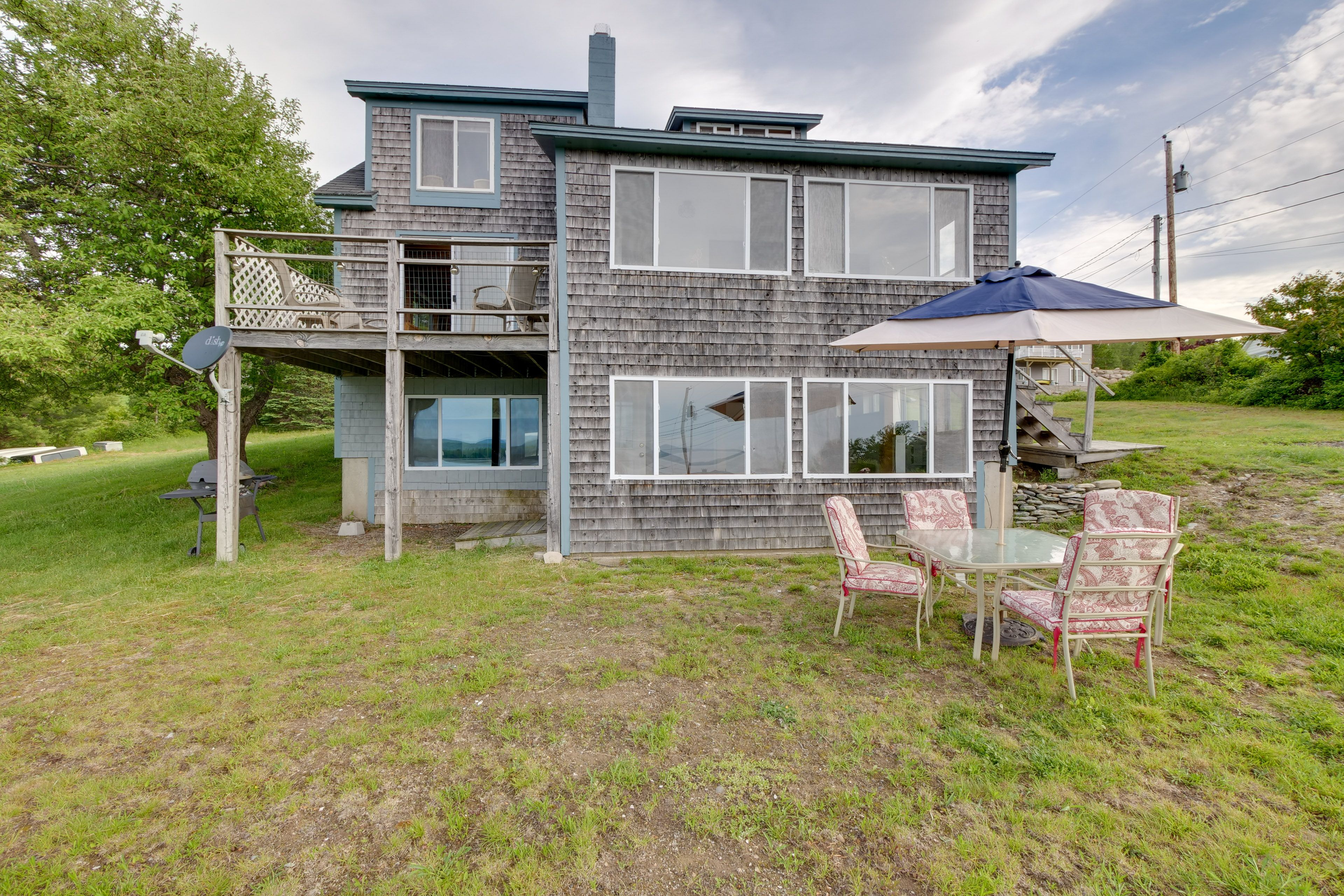 Backyard | Outdoor Dining Area | Parking | Gravel Driveway (4 Vehicles)