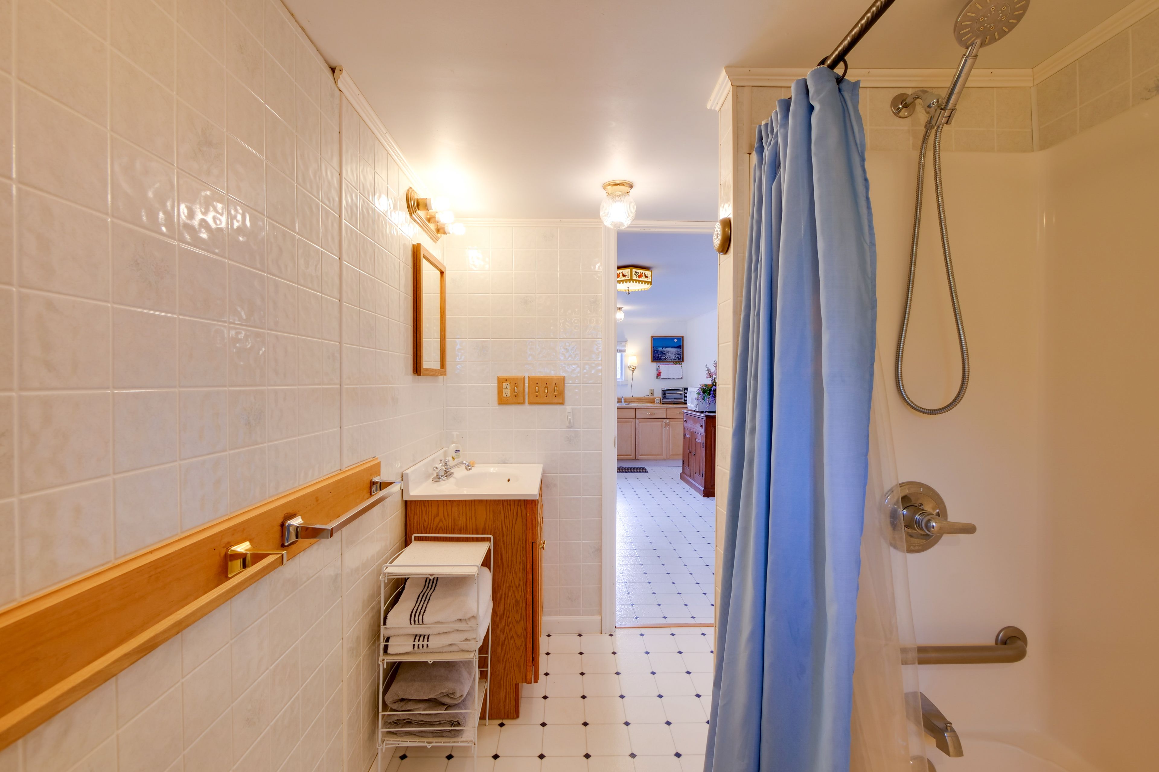 Full Bathroom | Complimentary Toiletries | Hair Dryer | Main Level