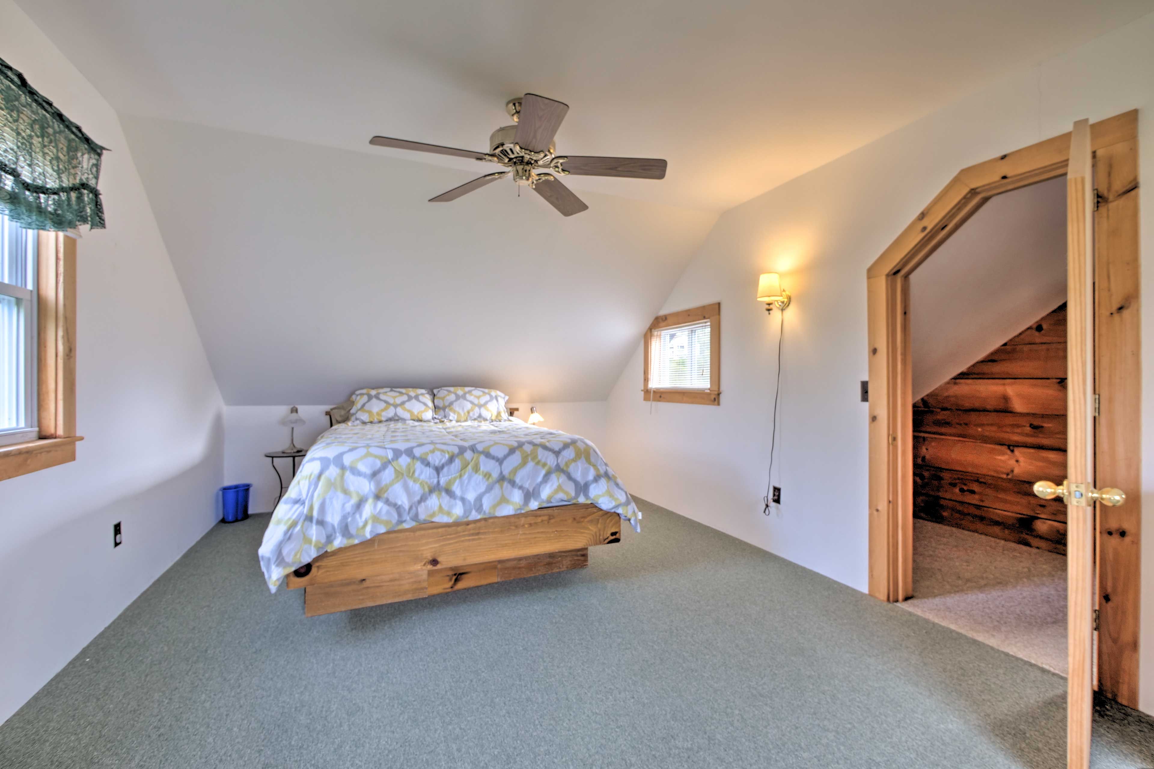 Bedroom 2 | Queen Bed | Upper Level