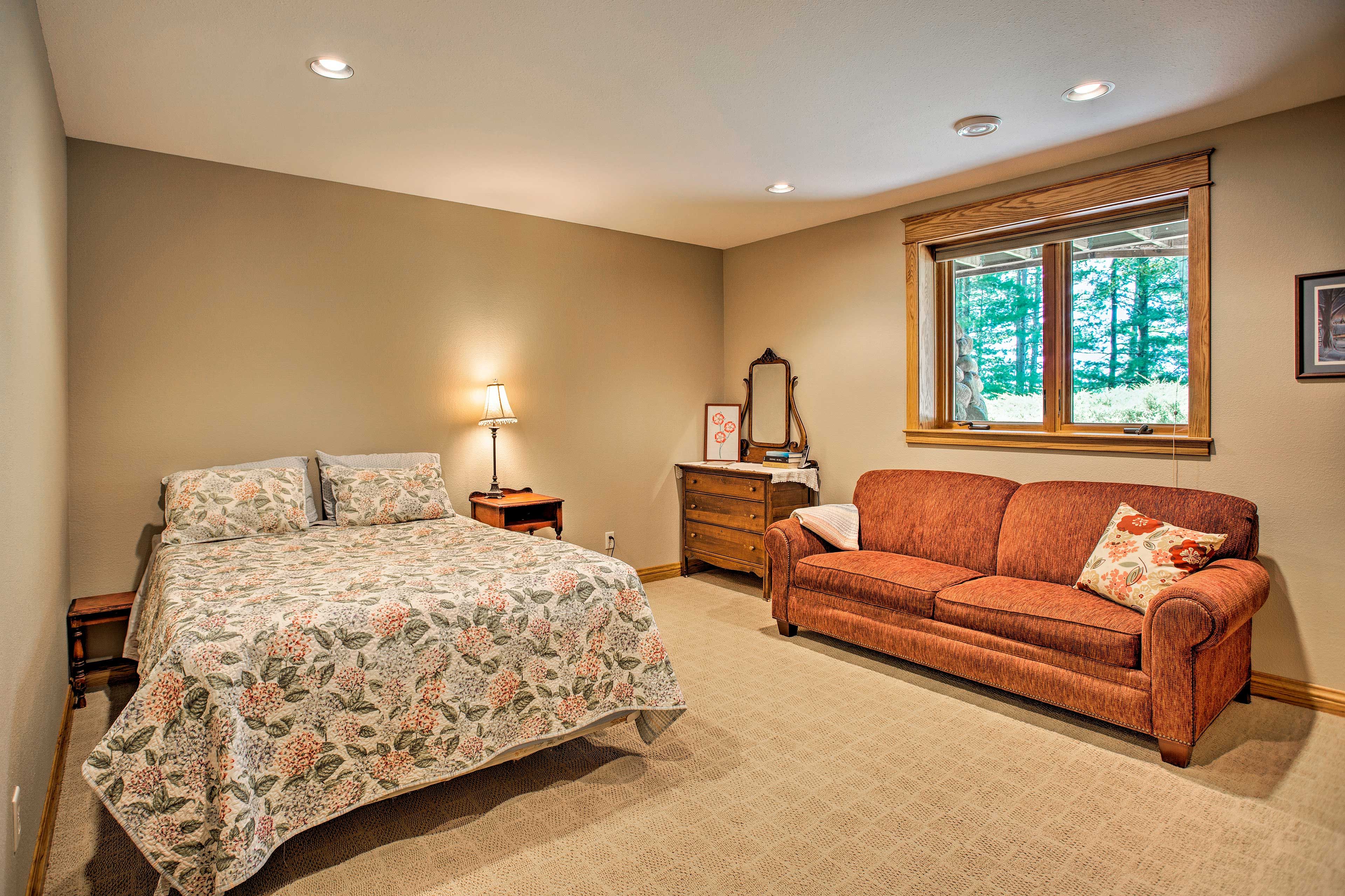 Bedroom 3 | Queen Bed | Sleeper Sofa