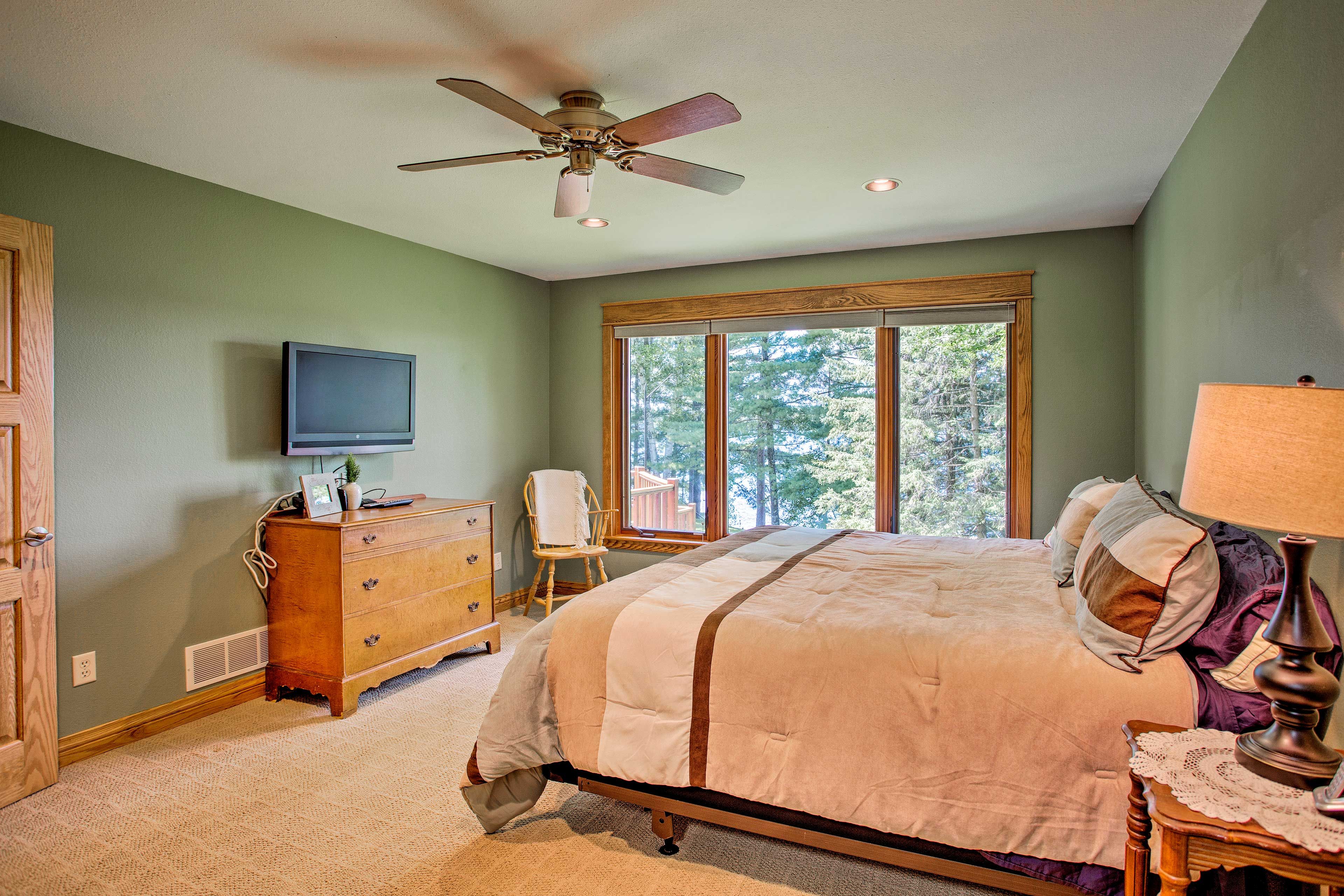 Bedroom 1 | King Bed