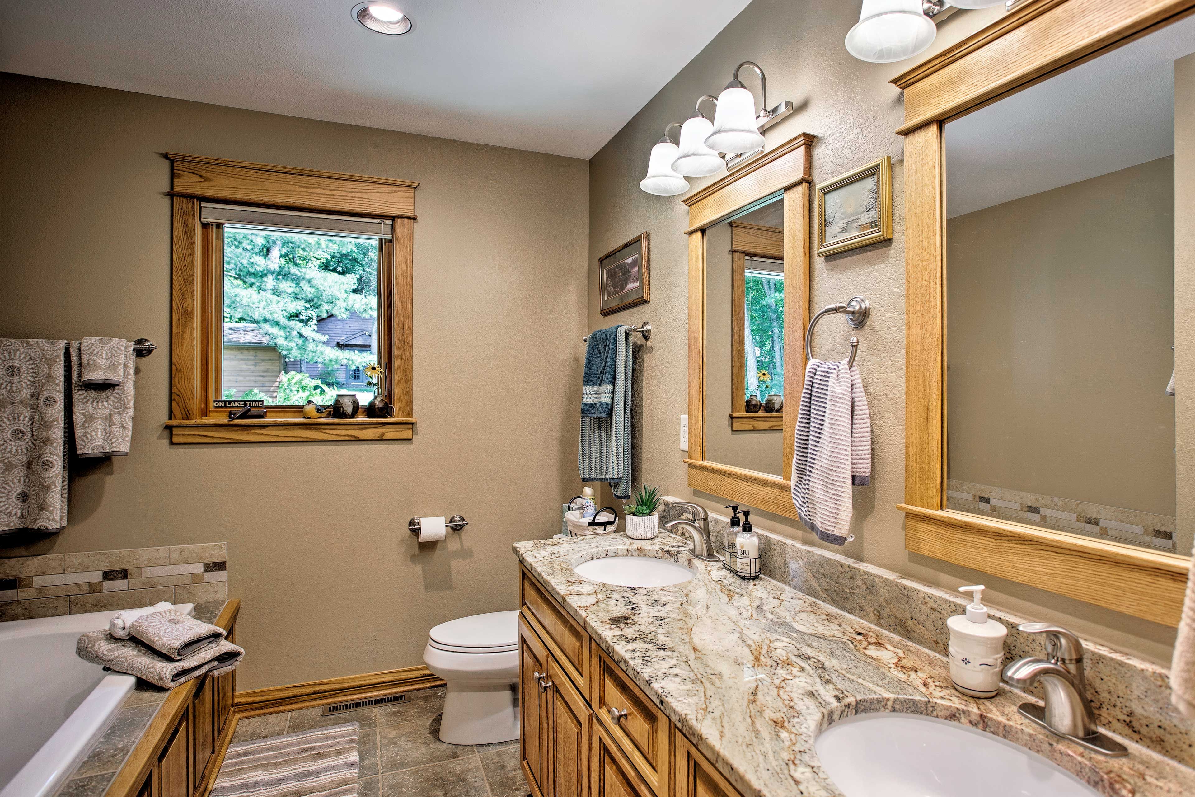 Full Bathroom | Linens & Towels