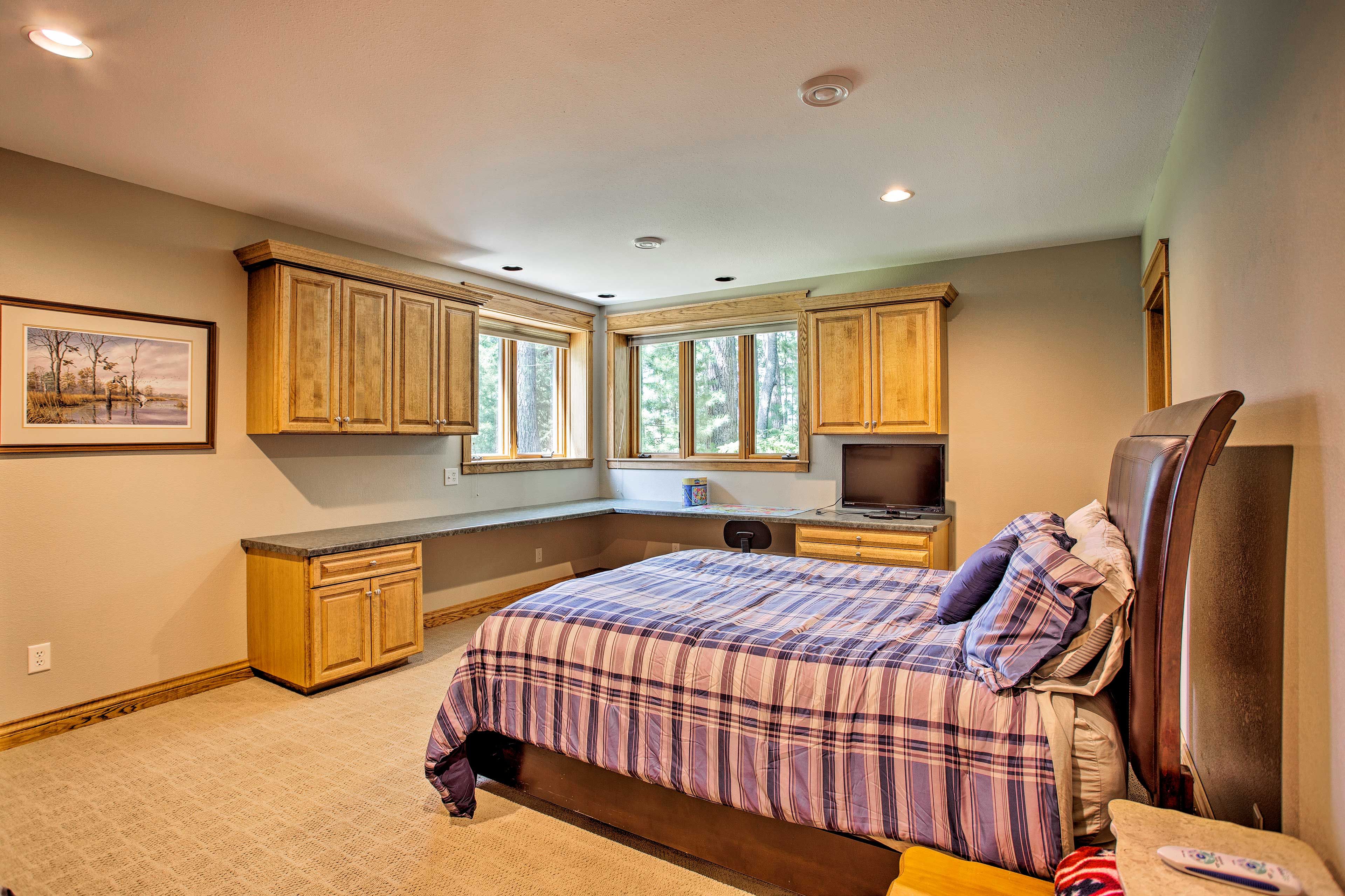 Bedroom 2 | Queen Bed | Twin Bunk Bed | Laptop-Friendly Space