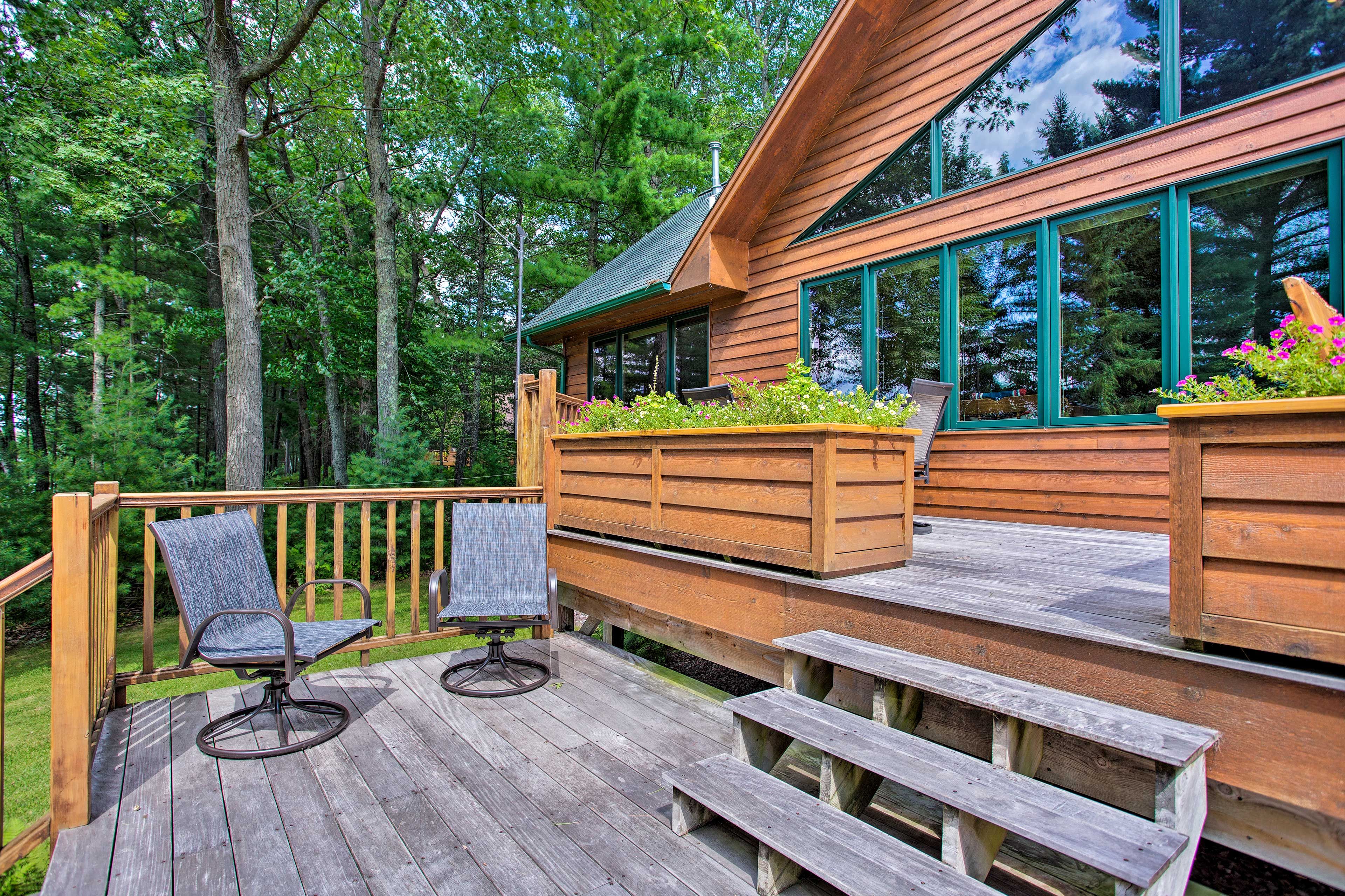 Multi-Level Deck | Outdoor Dining Area
