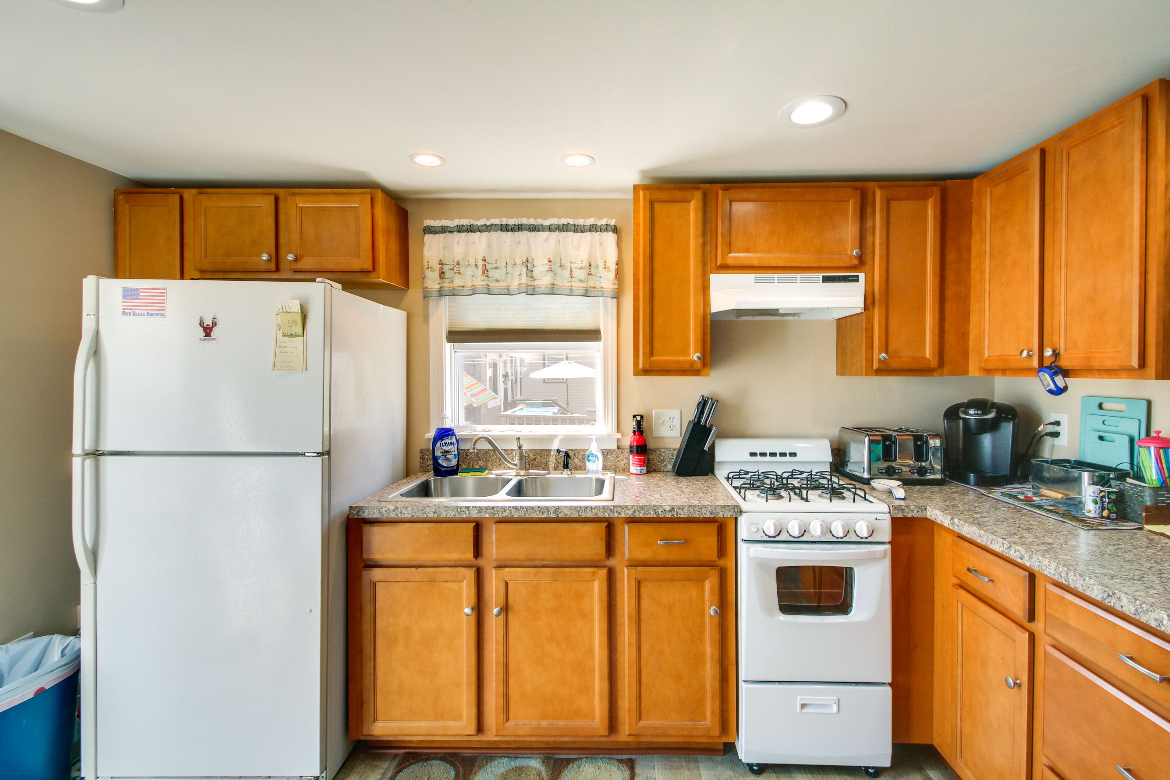 Kitchen | Cooking Basics | Keurig Coffee Maker | Toaster | Knife Set