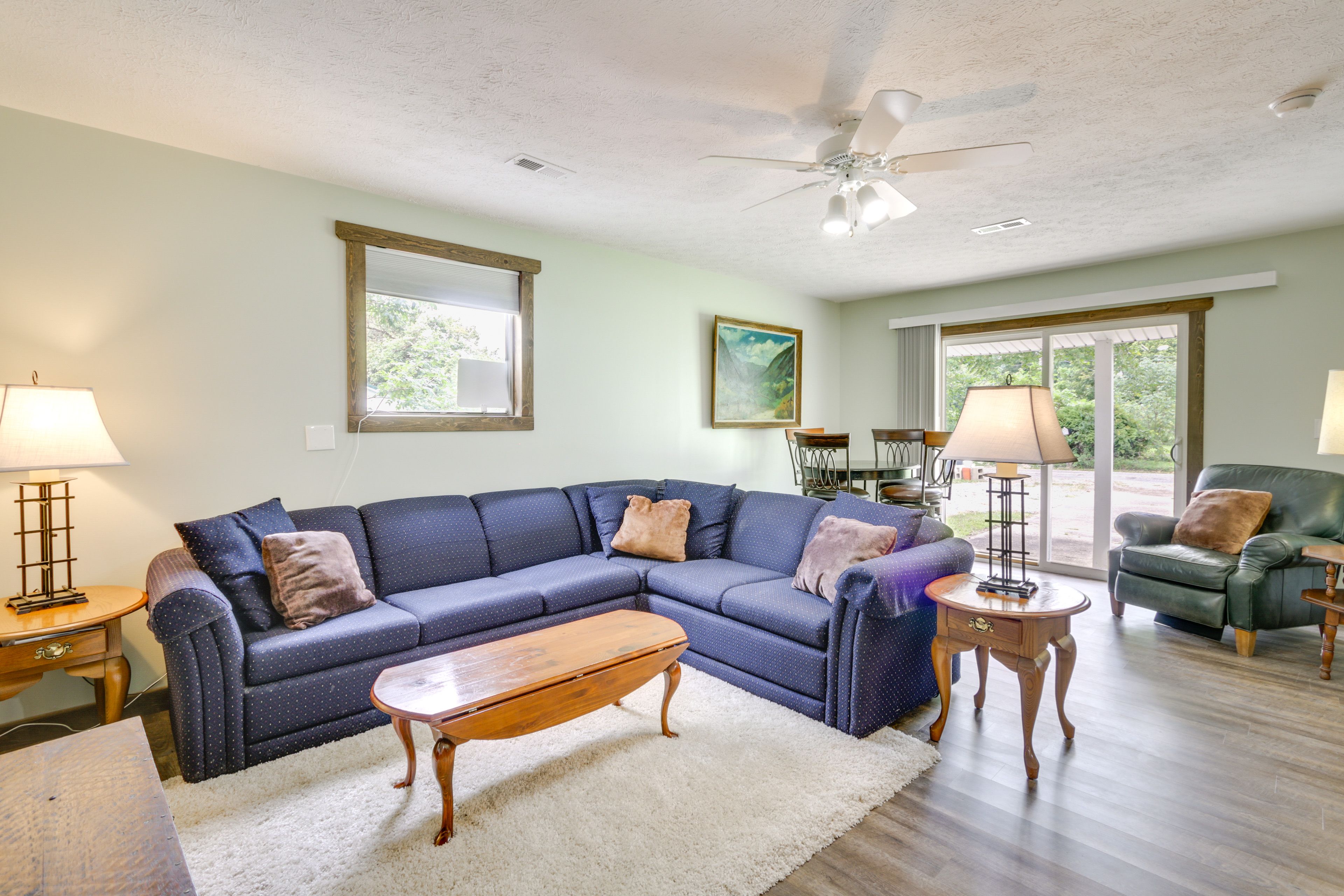 Living Room | Free WiFi | Smart TV | Sleeper Sofa