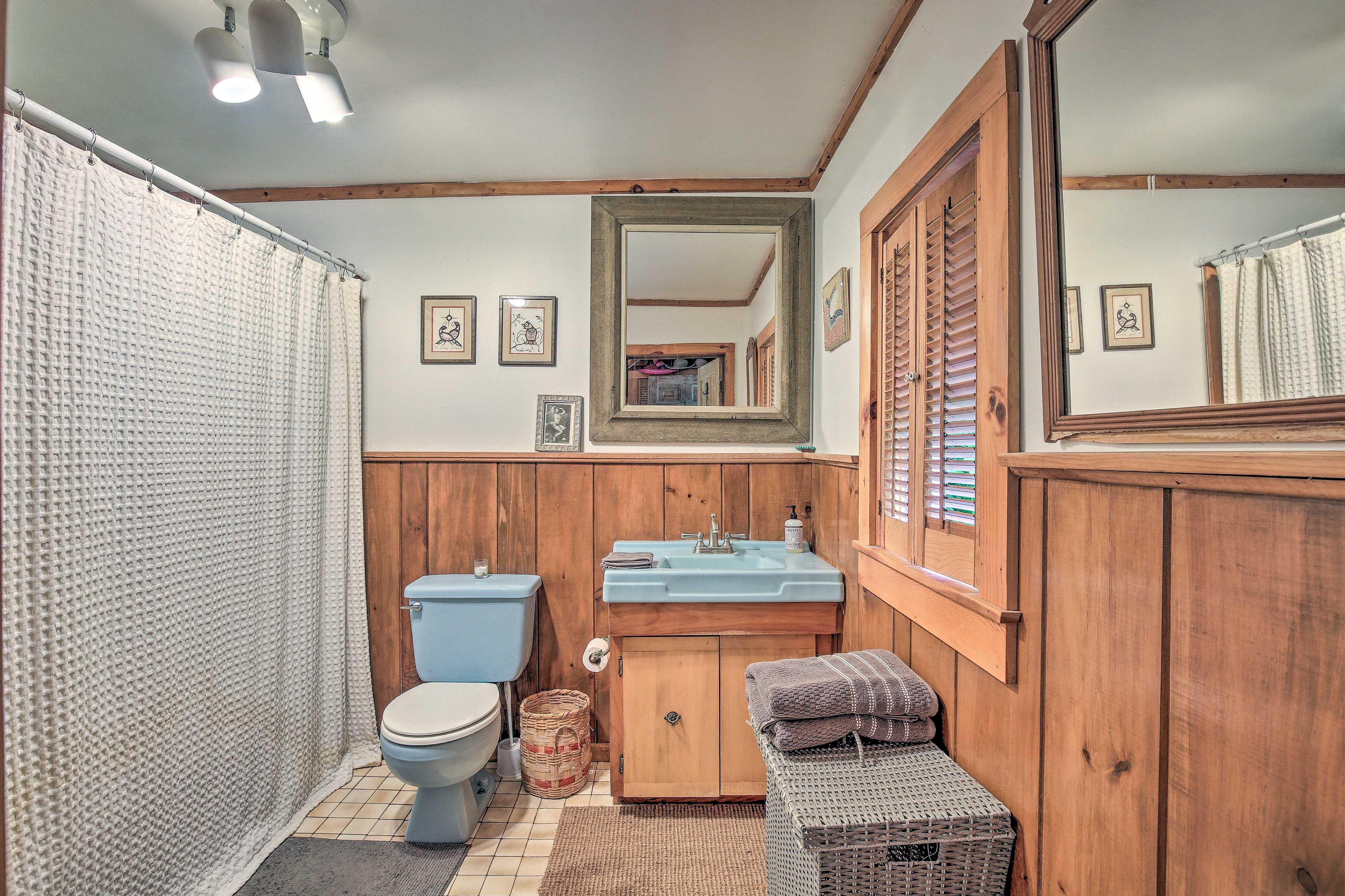 Full Bathroom | Linens & Towels
