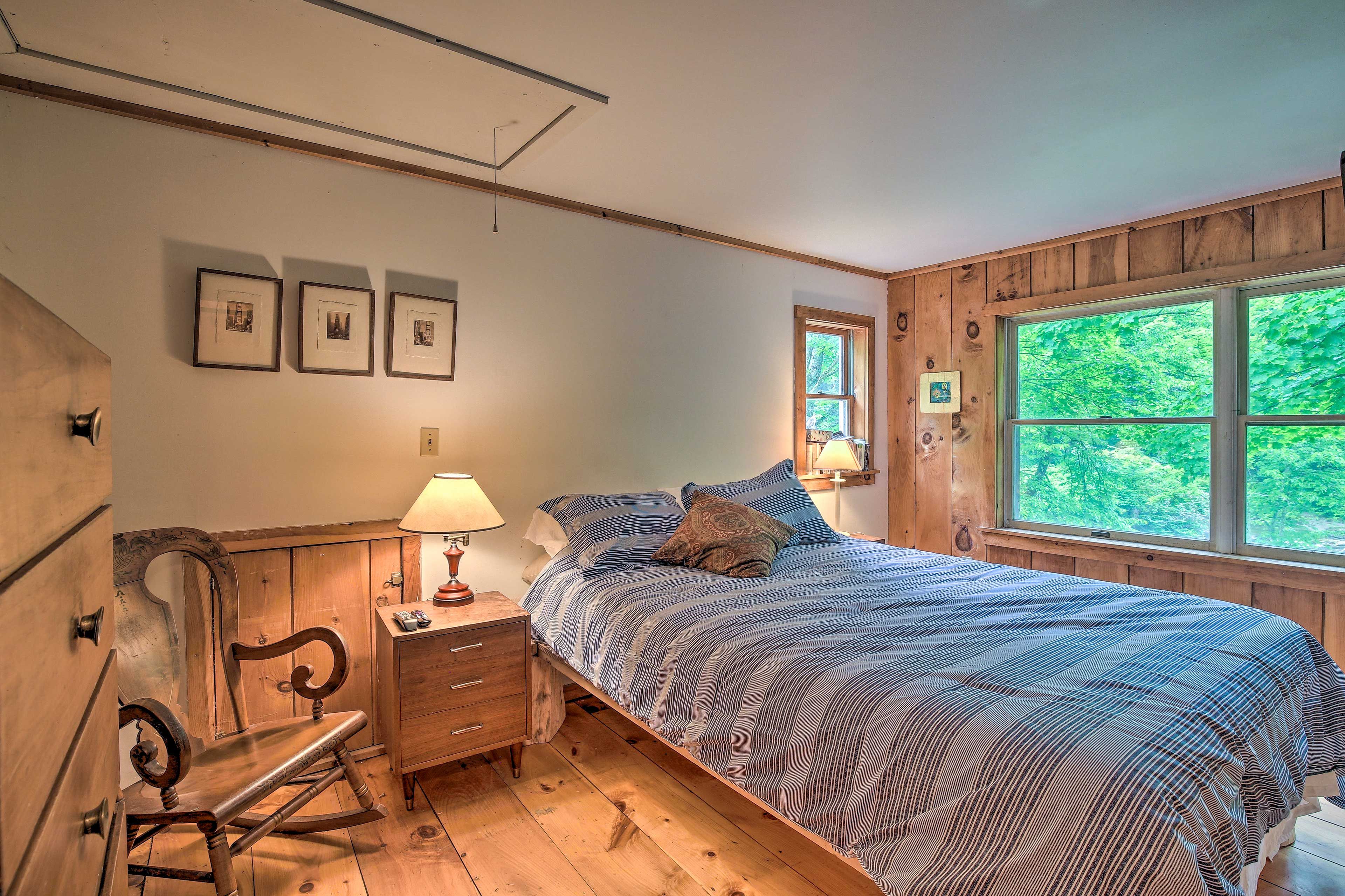 Bedroom 2 | Queen Bed