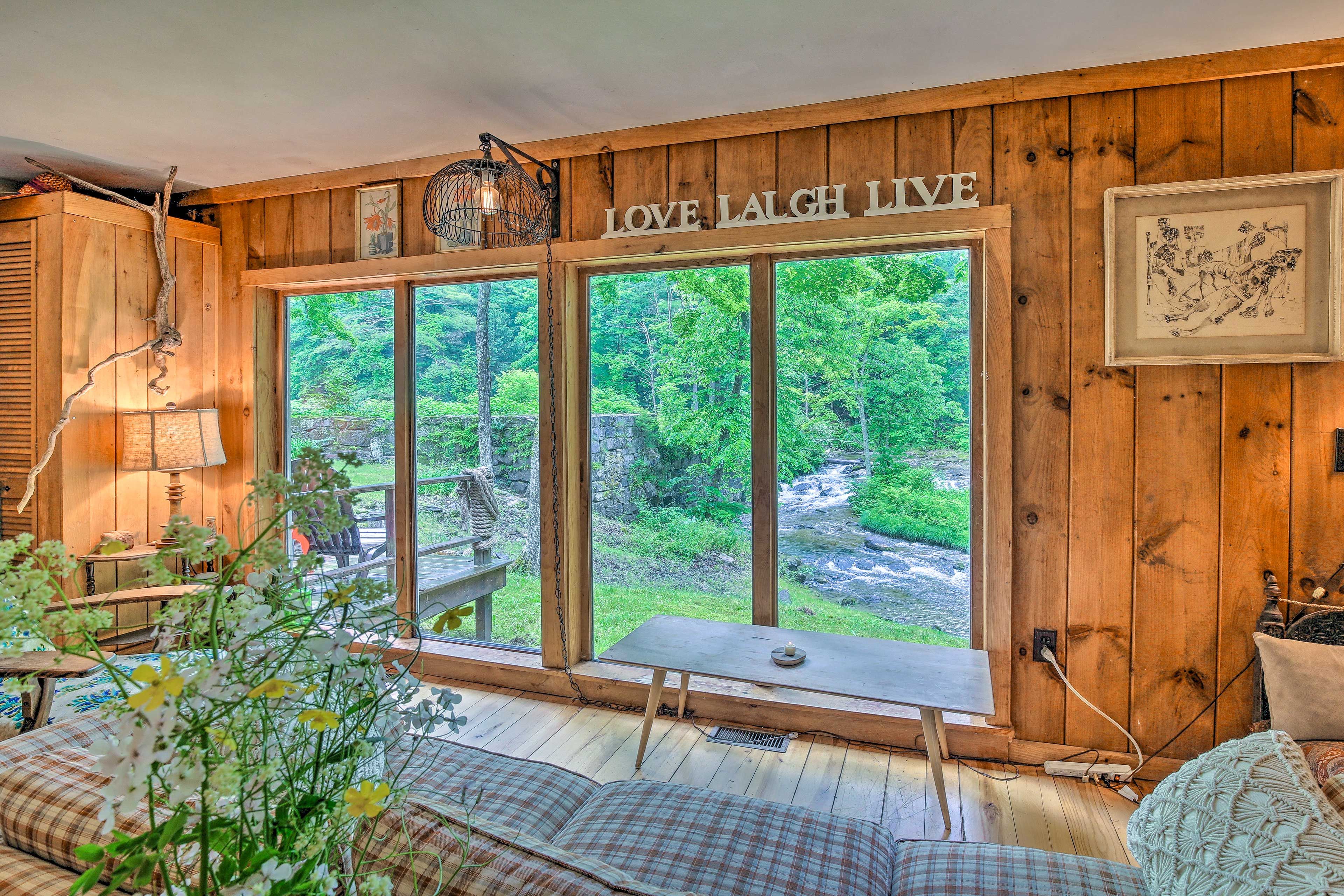 Living Room | Central A/C | Free WiFi