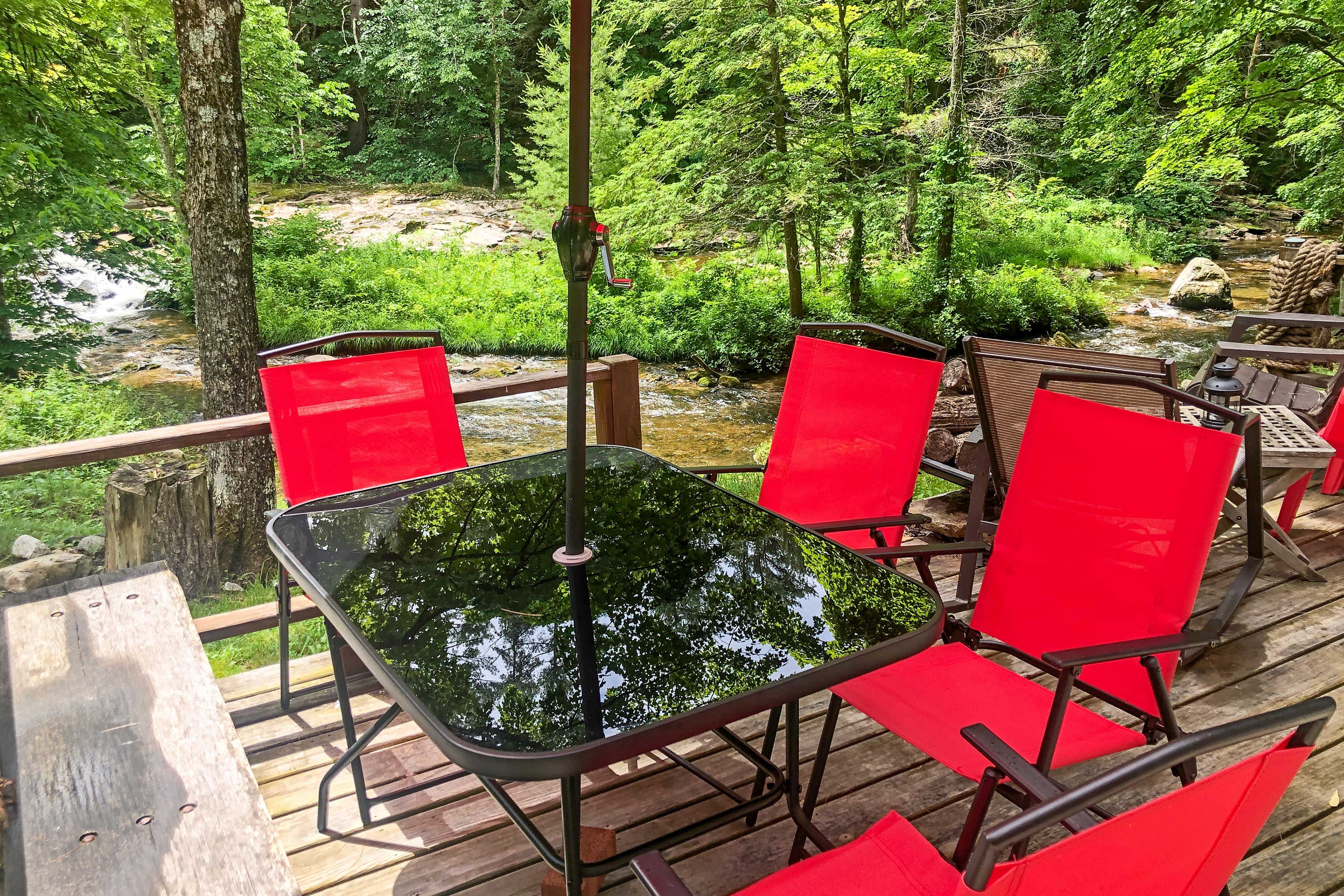 Deck | Outdoor Dining Area