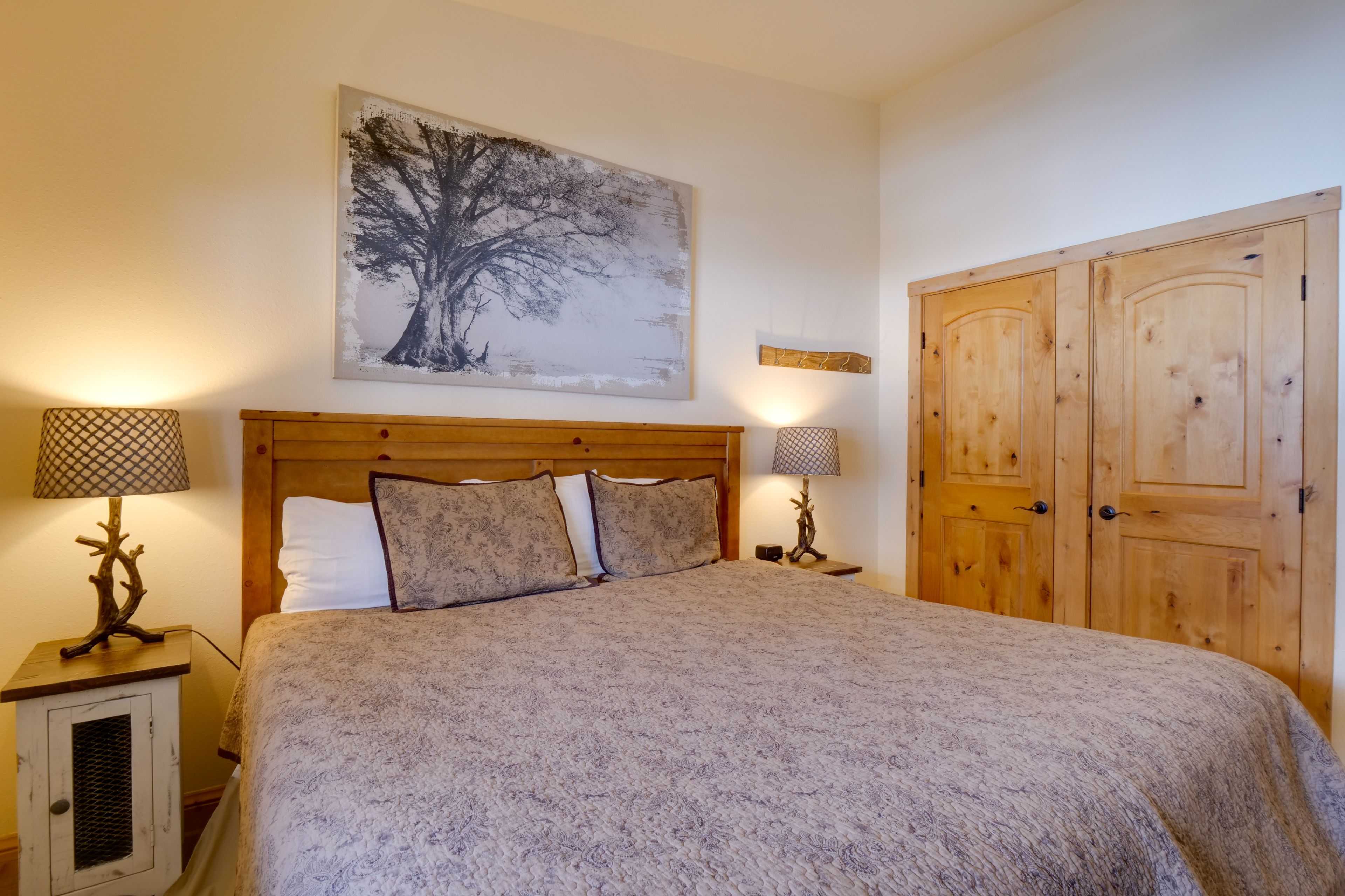 Bedroom 1 | King Bed