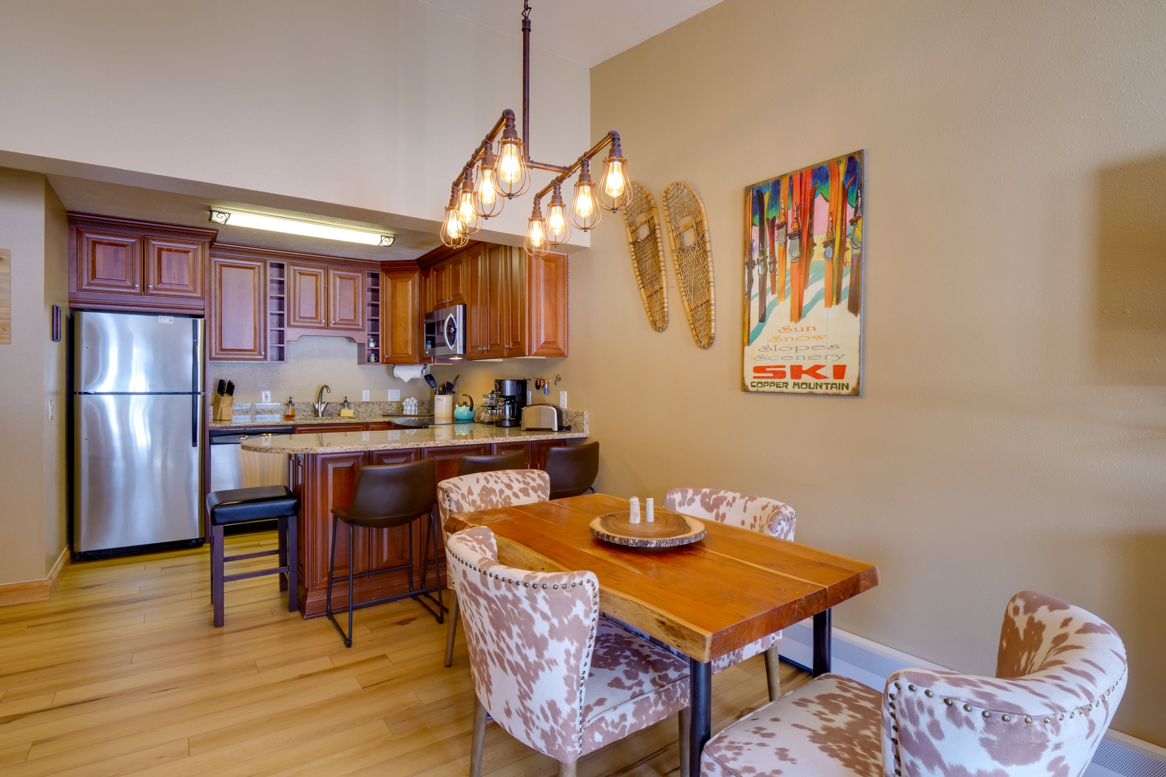 Dining Area | Dishes & Flatware Provided