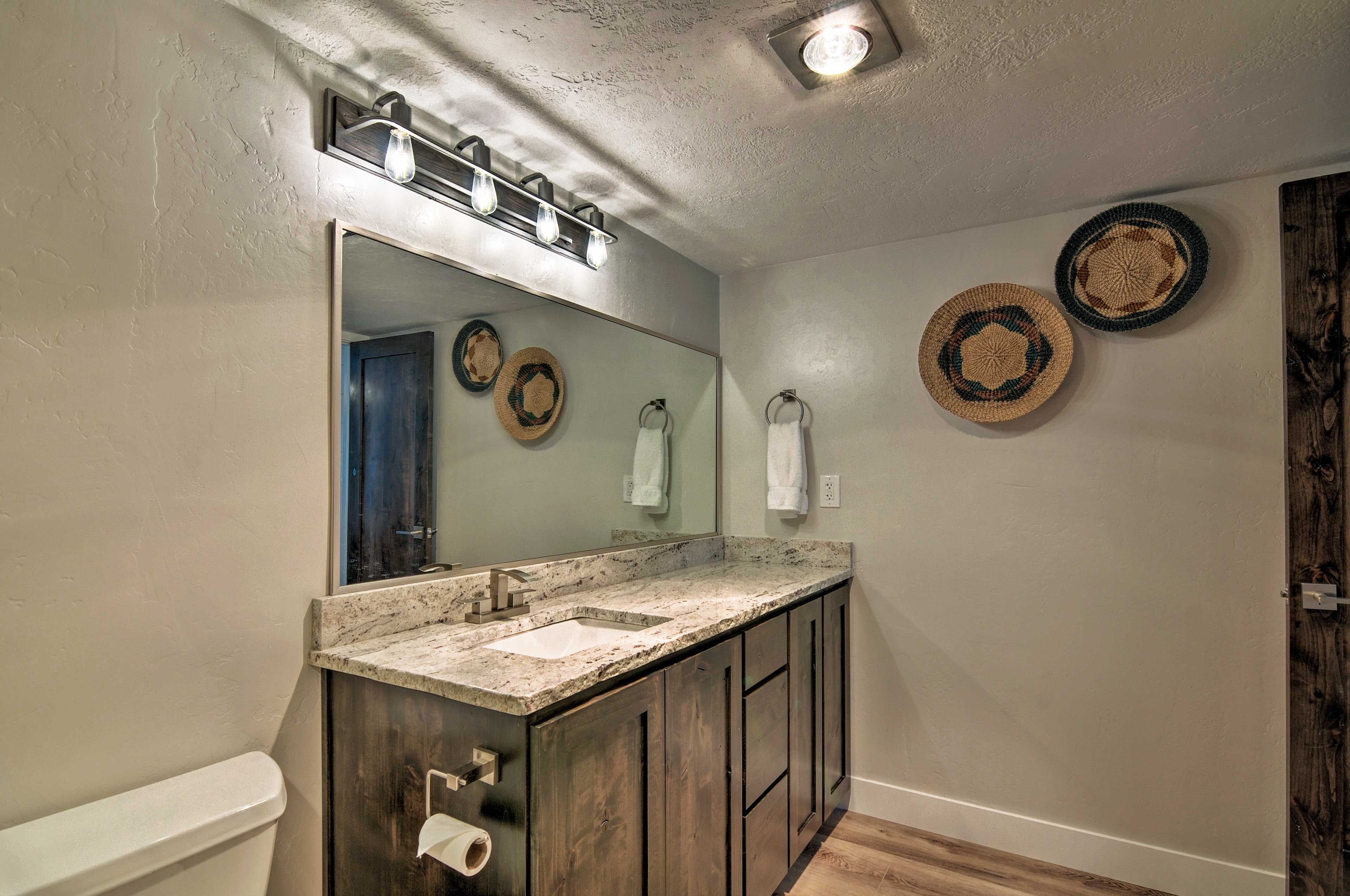 En-Suite Bathroom | Towels Provided
