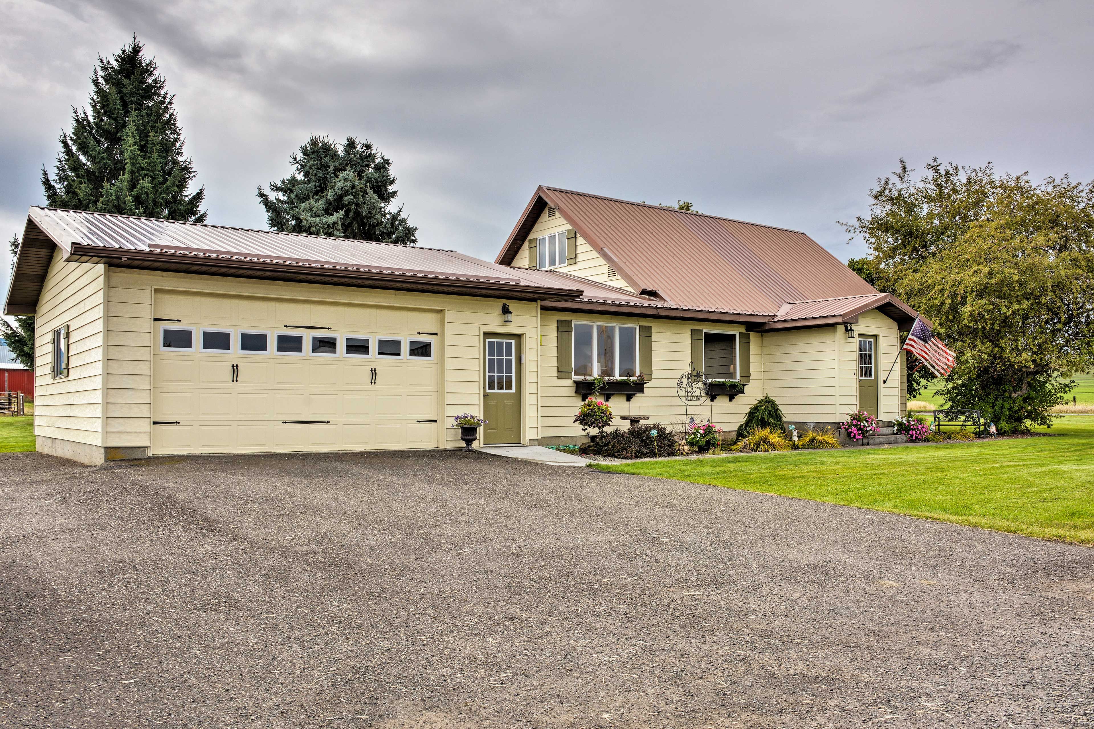 Parking | Garage & Driveway Parking
