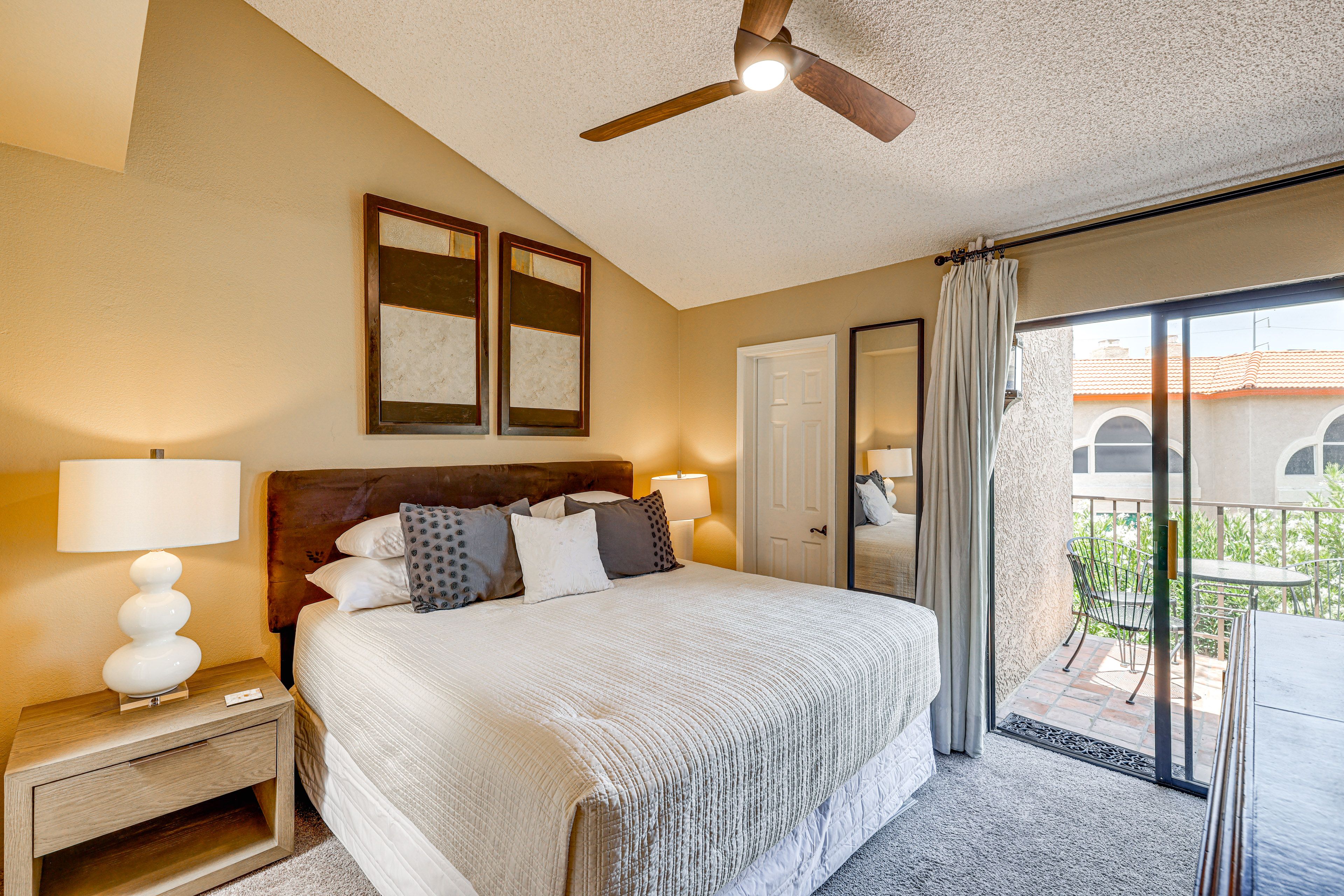 Bedroom 1 | King Bed