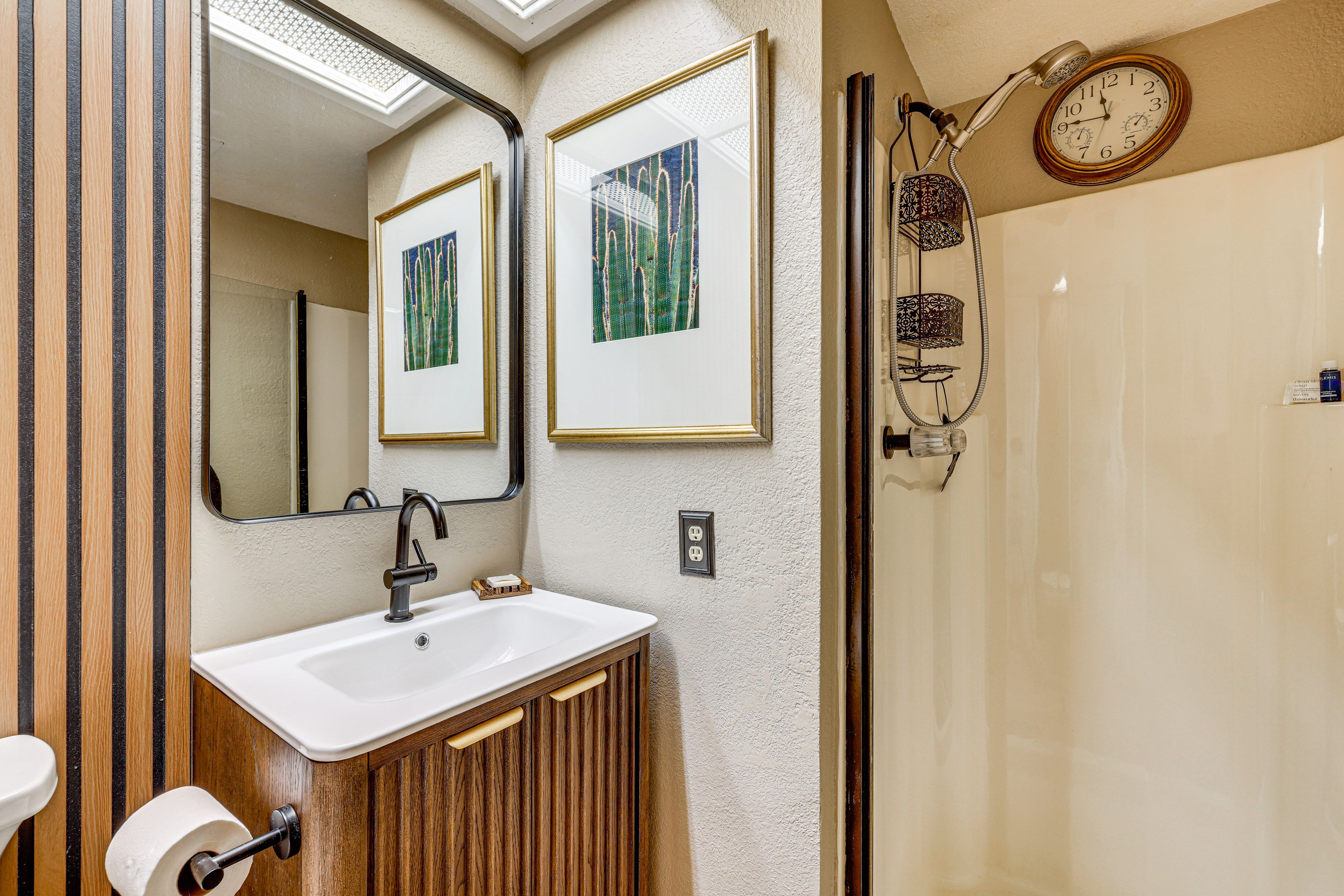 Full Bathroom | Complimentary Toiletries