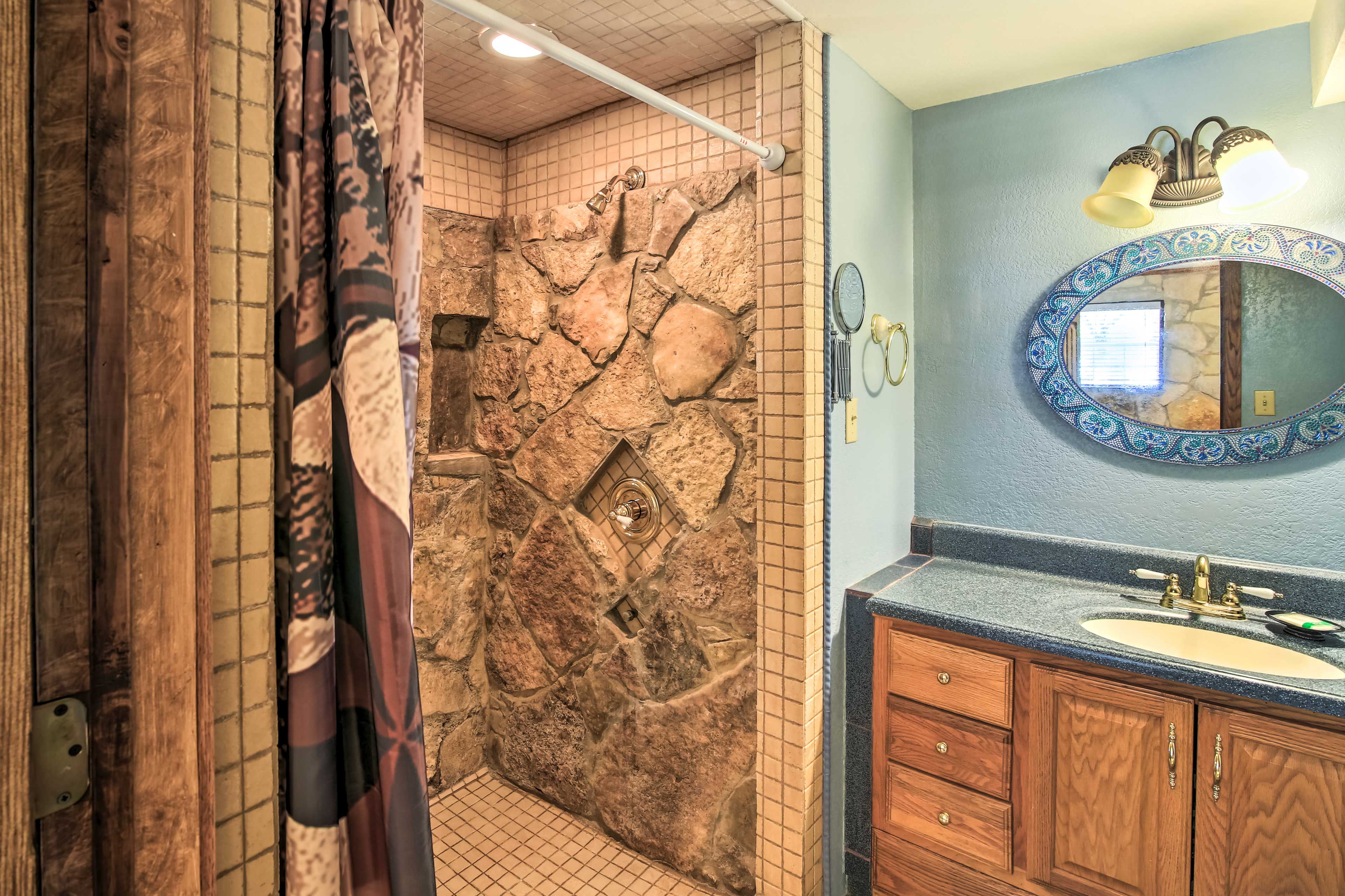 En-Suite Bathroom | Towels Provided