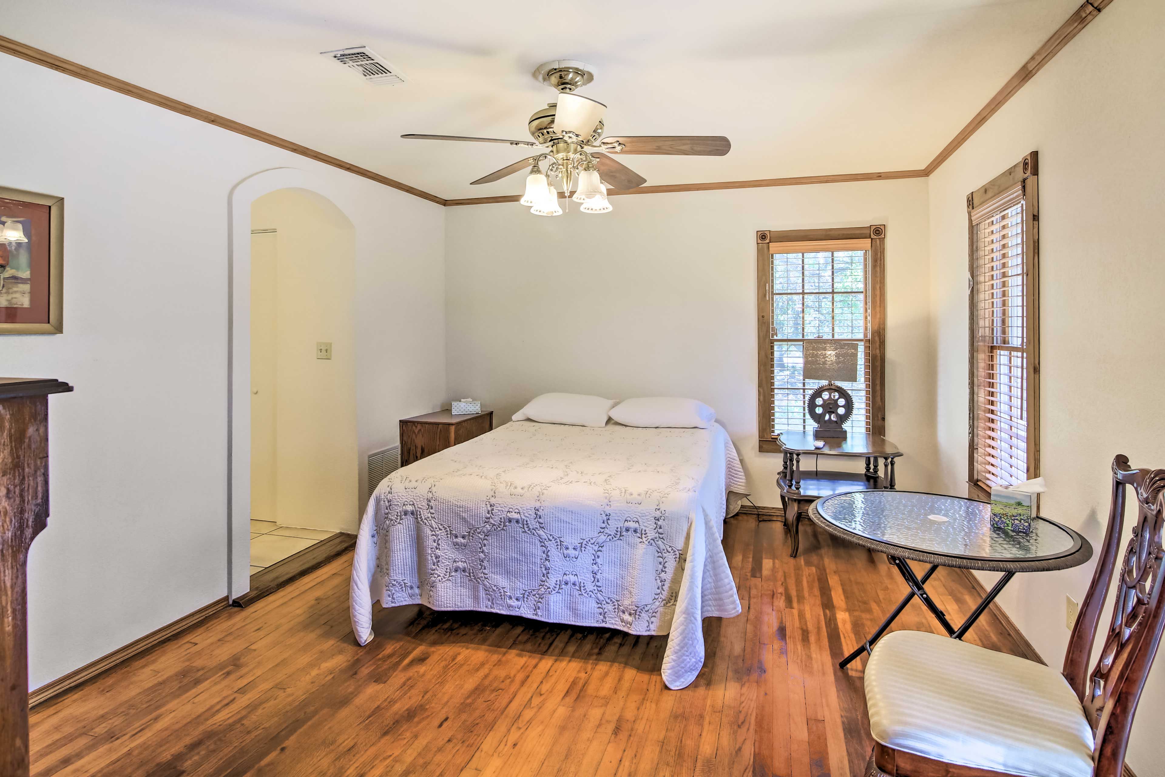 Bedroom 3 | Queen Bed