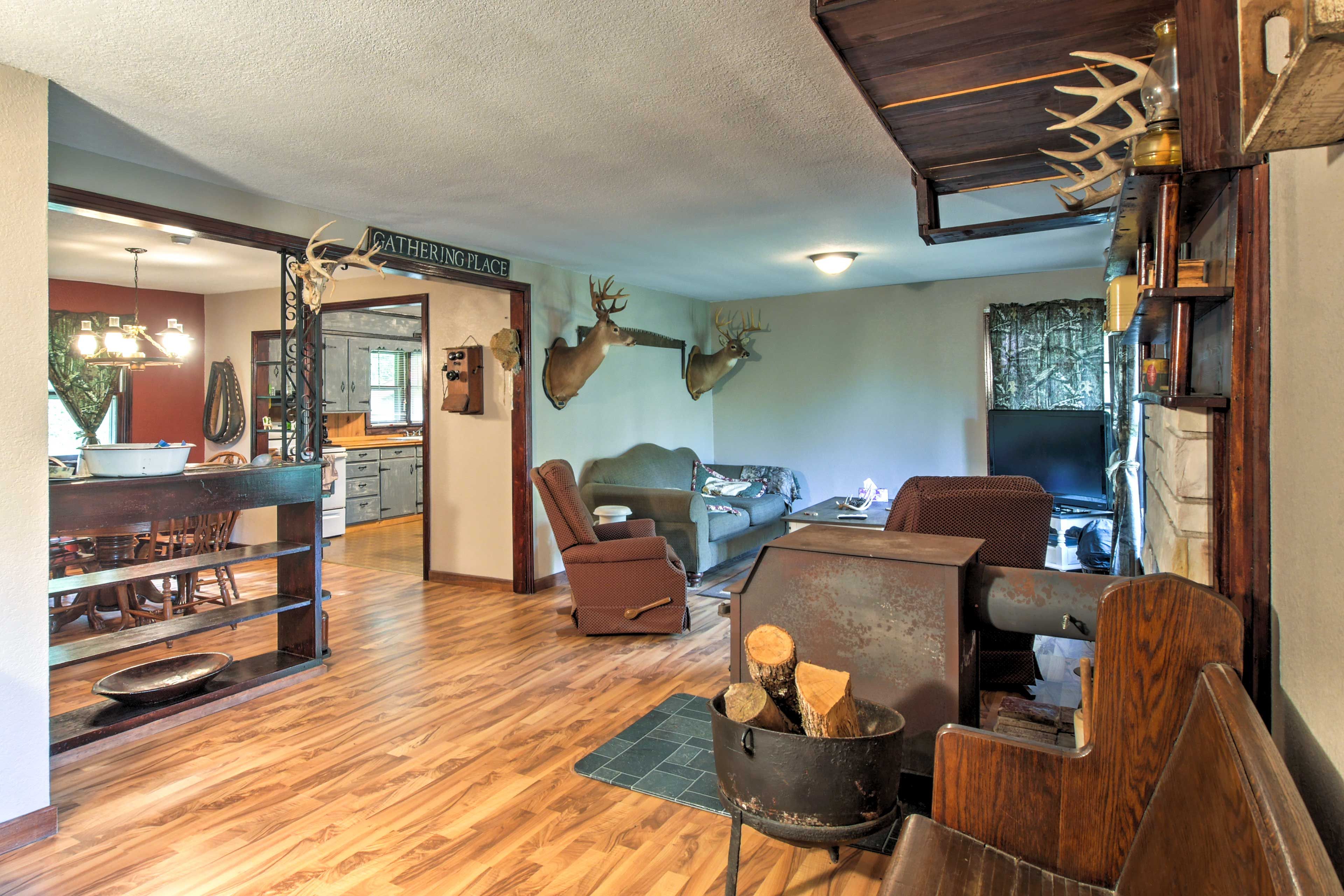 A comfortable 2,000-square-foot living space accommodates up to 14 guests.