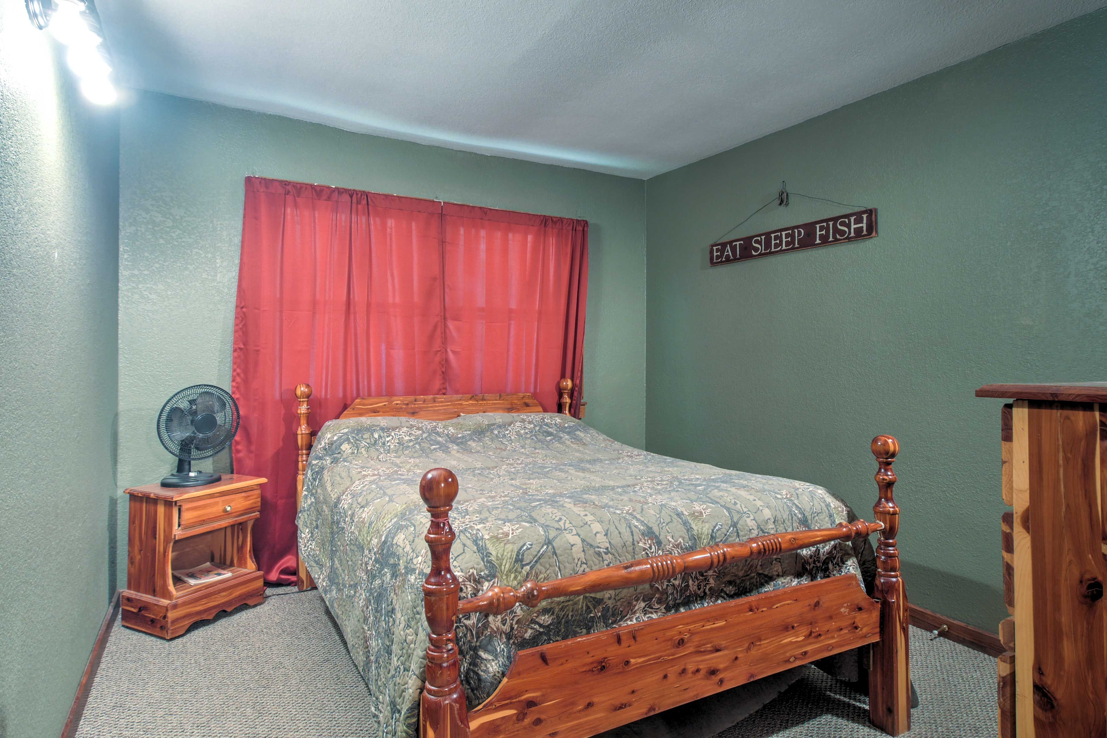 Enjoy a deep night's sleep on this comfortable queen bed.
