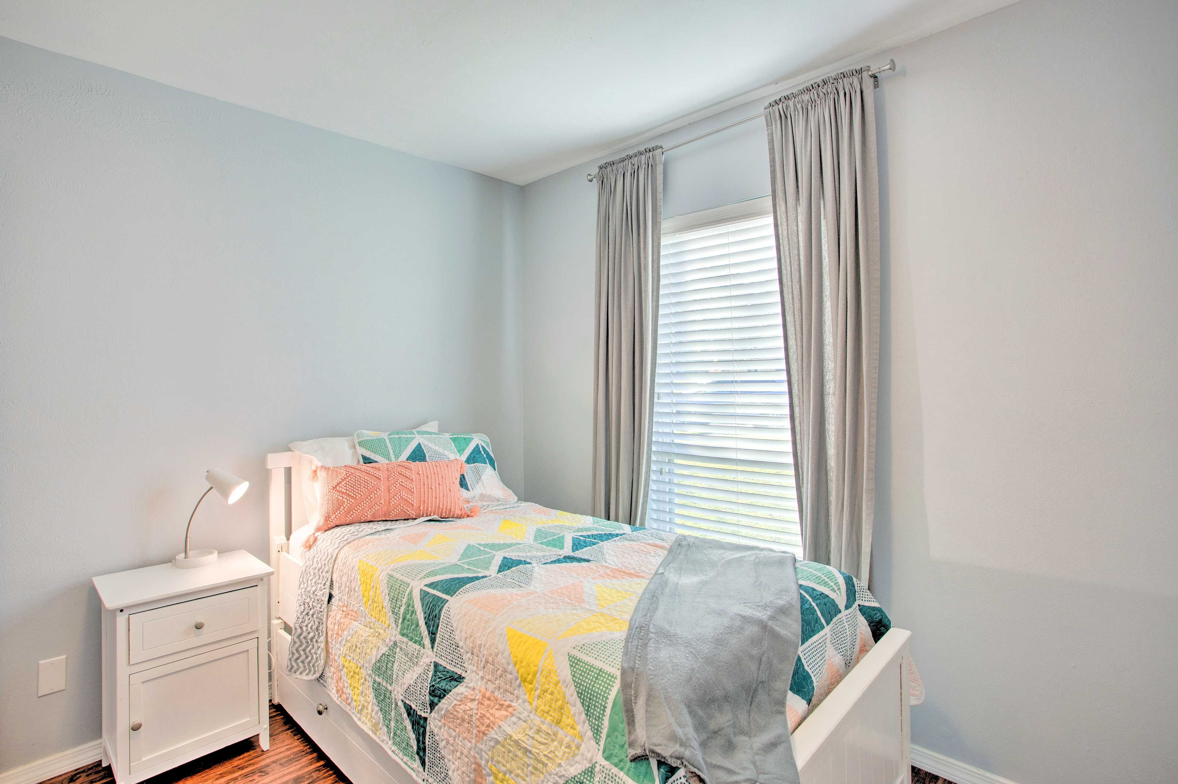 Bedroom 2 | Twin Bed w/ Twin Trundle