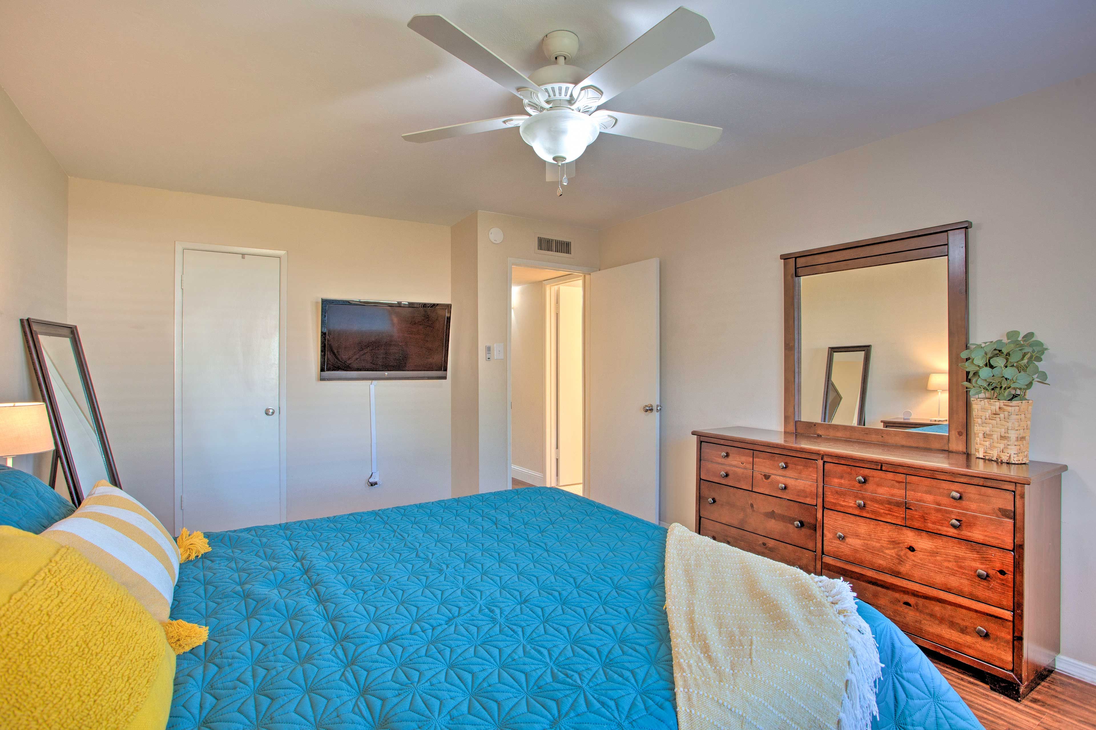 Bedroom 1 | Smart TV