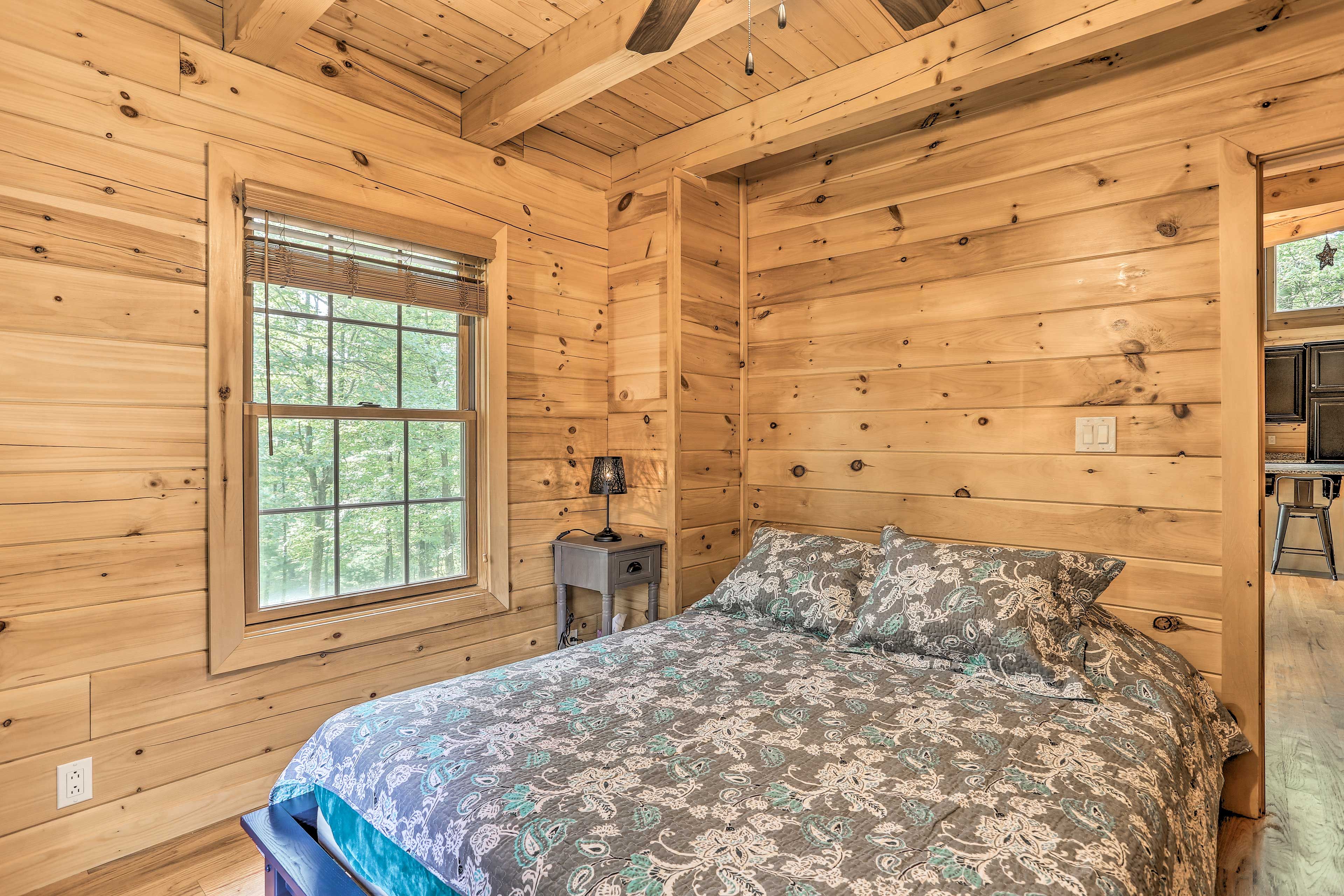 Bedroom 2 | Queen Bed