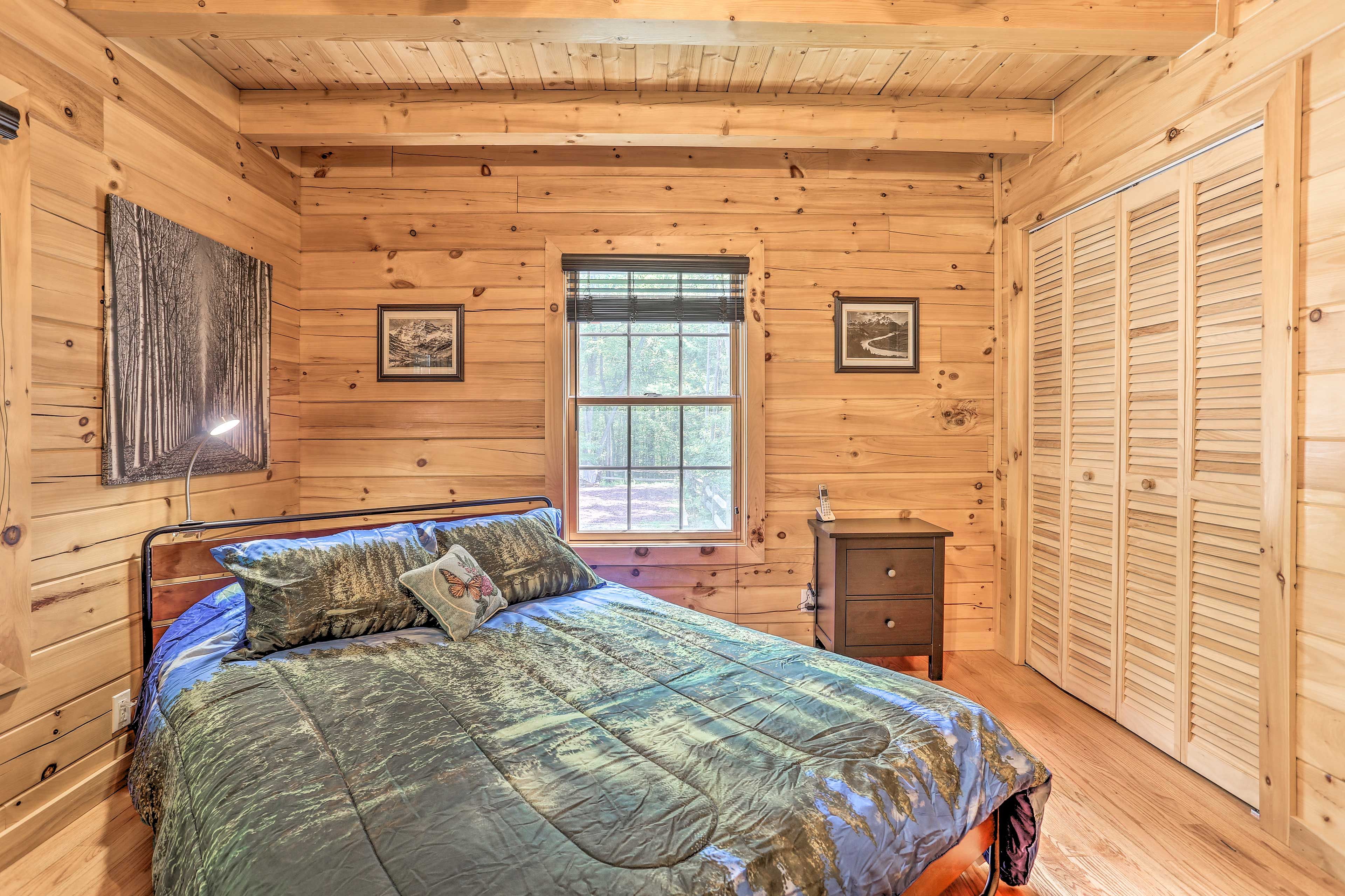 Bedroom 1 | Queen Bed