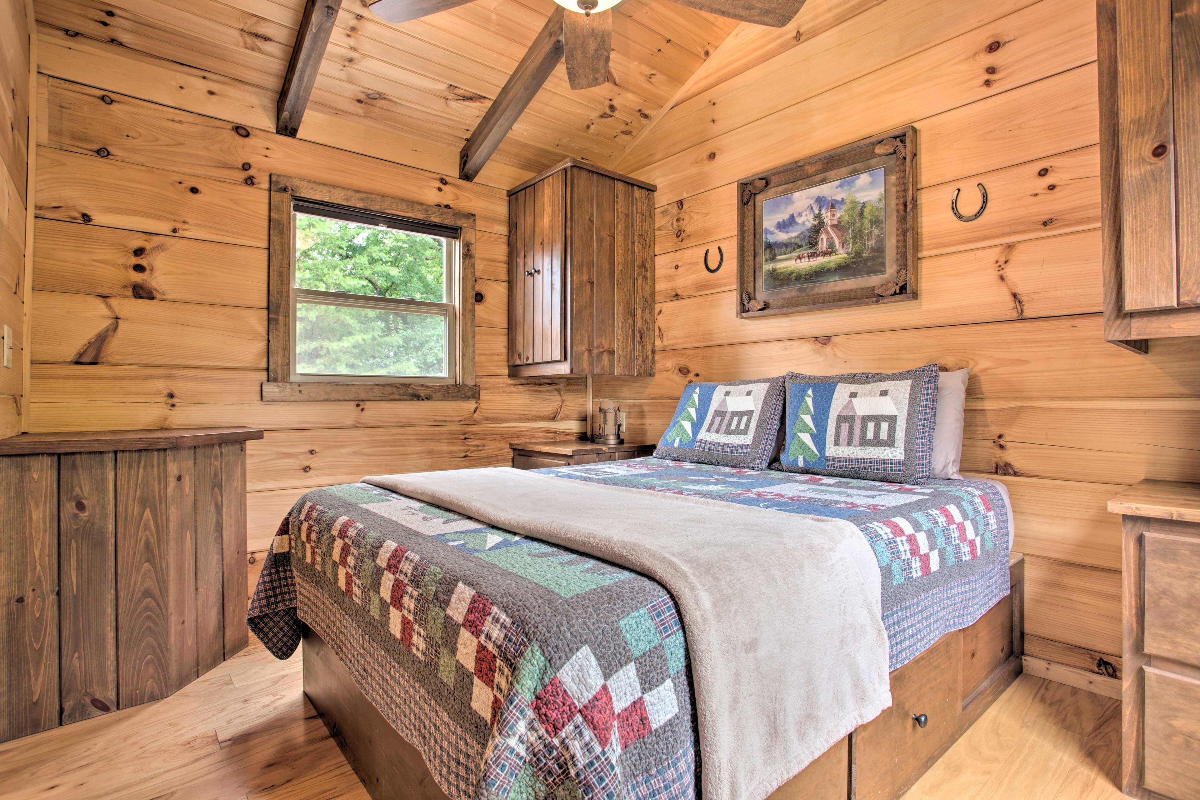 Bedroom 1 | Queen Bed | Linens Provided