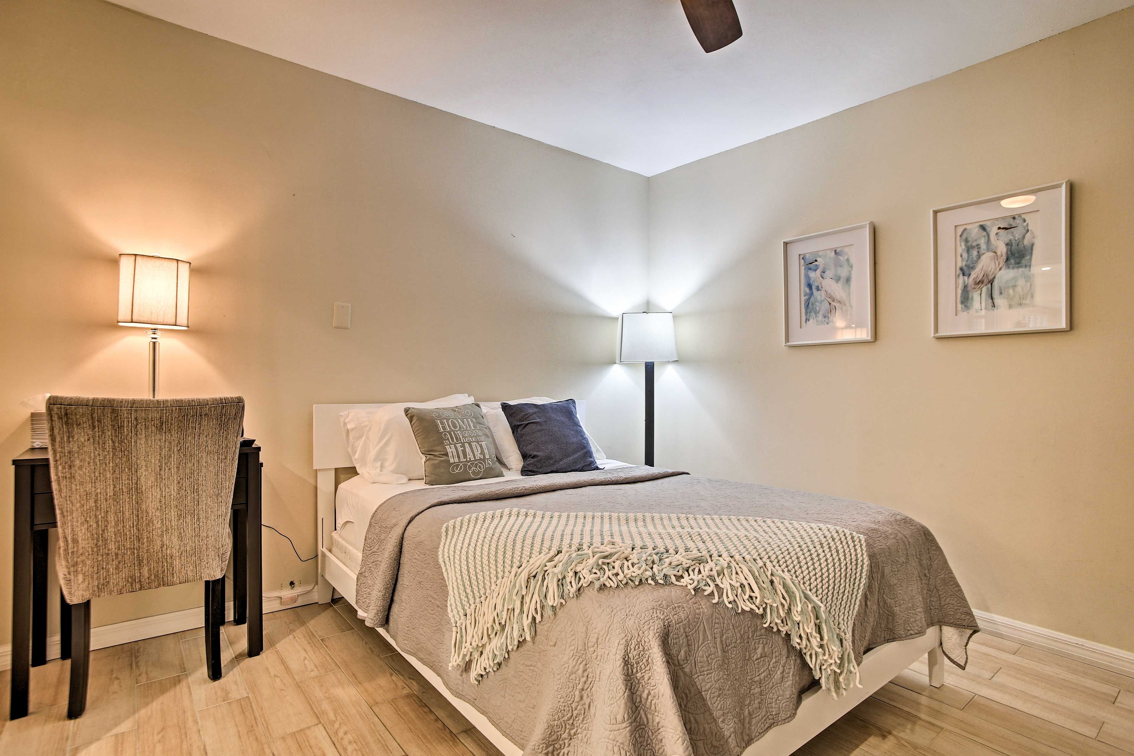 Bedroom 2 | Queen Bed