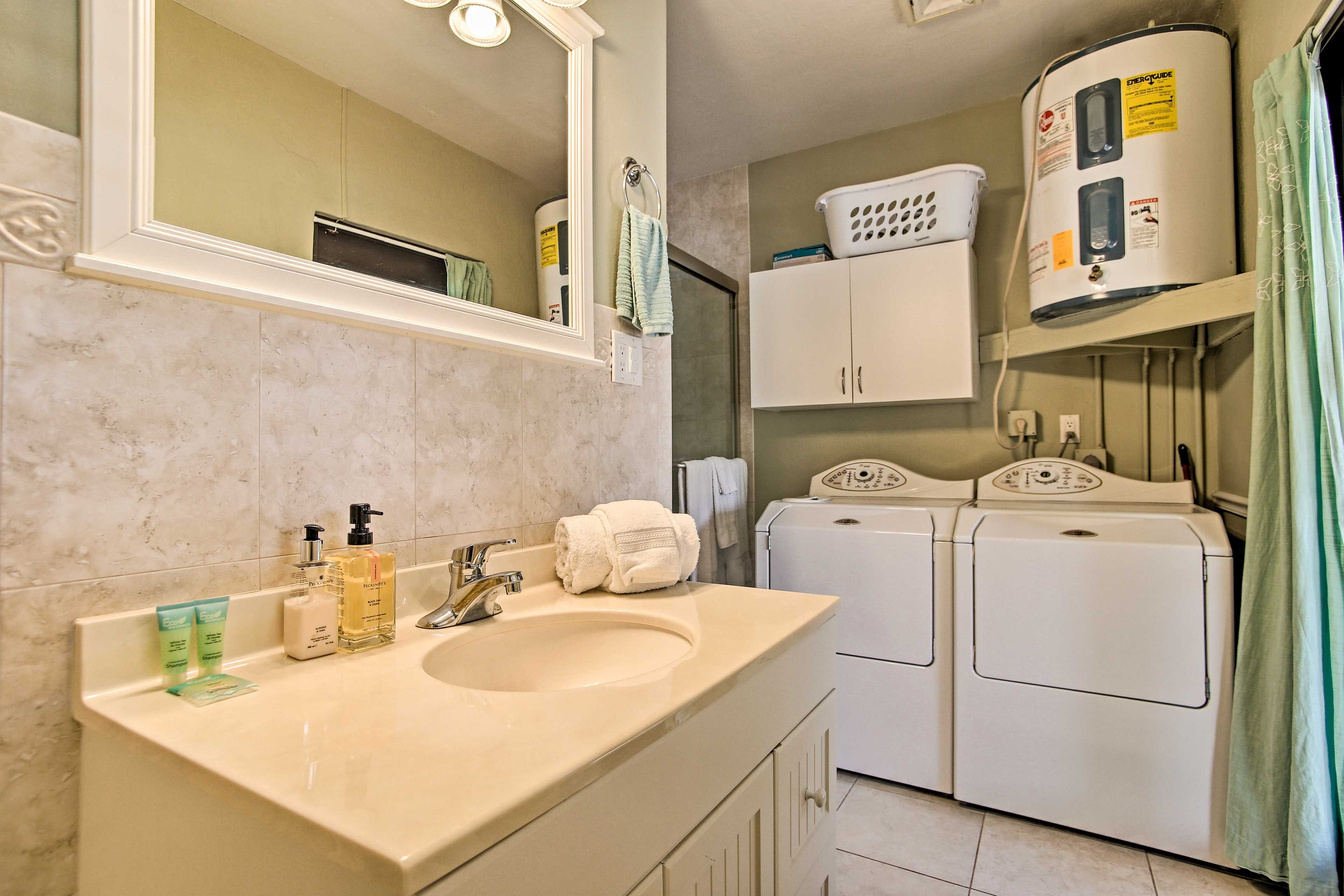 Full Bathroom | Washer & Dryer