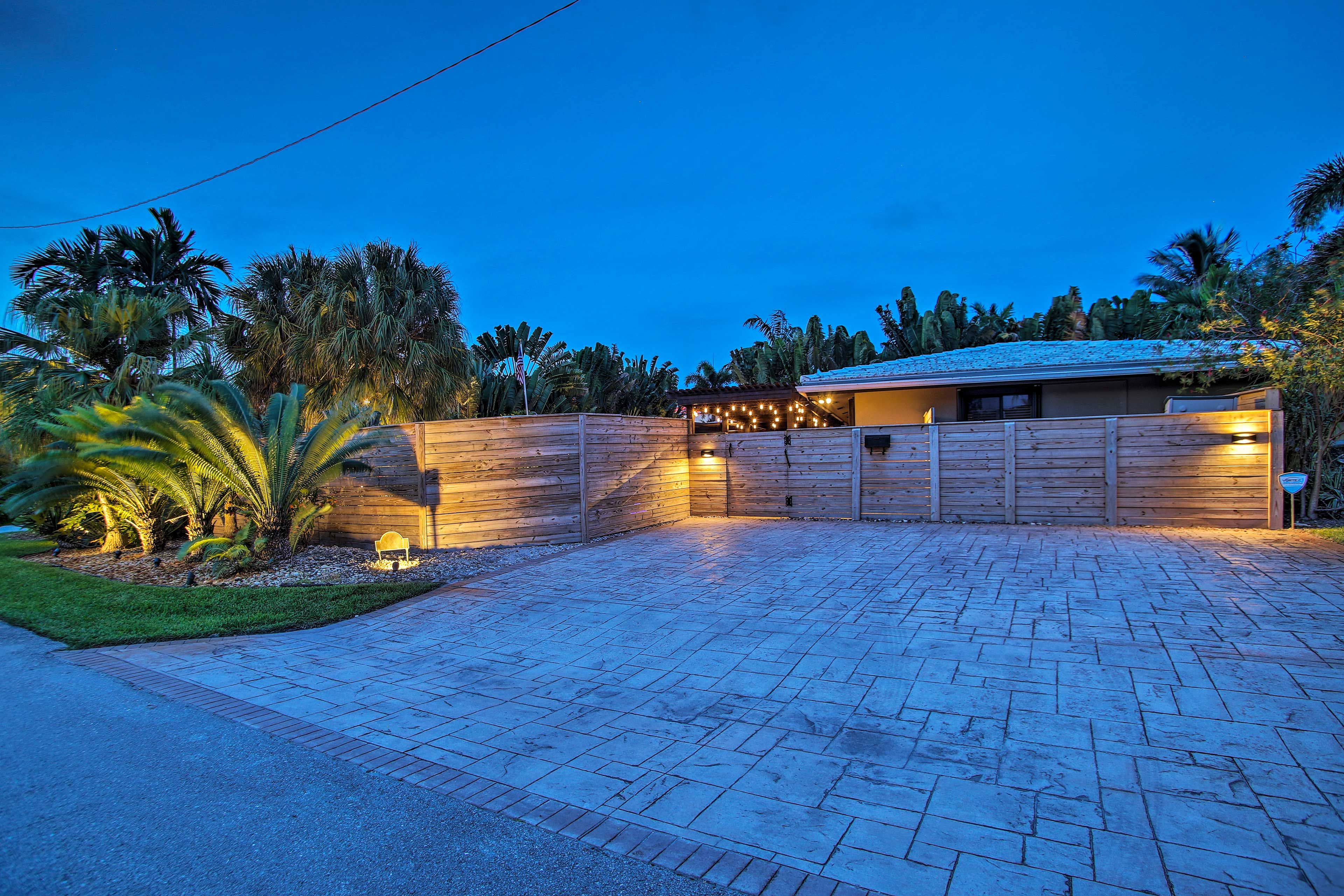Parking | Driveway (4 Vehicles)