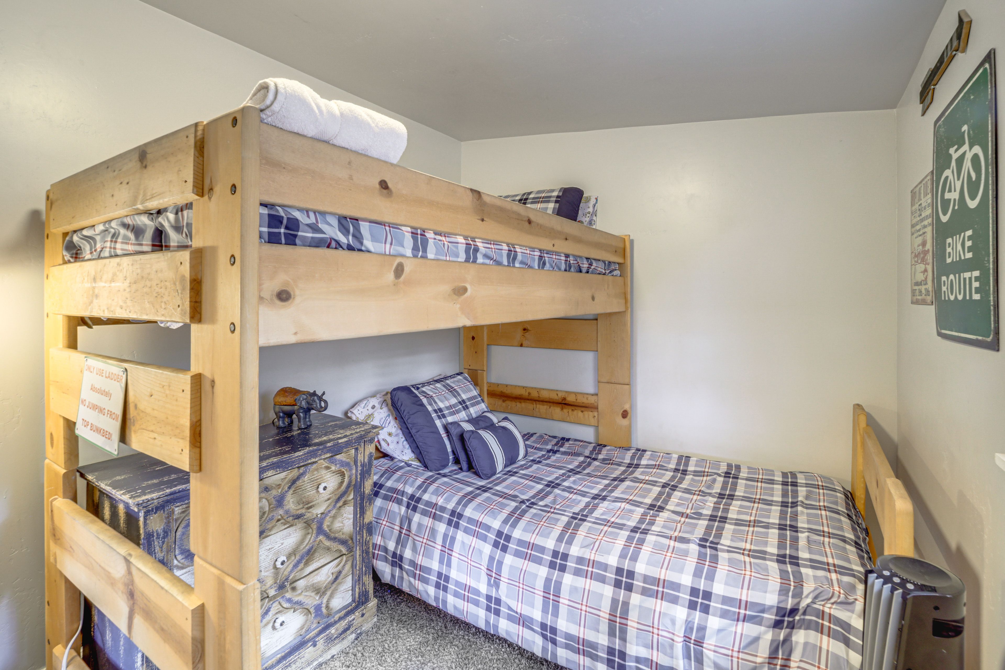 Bedroom 3 | Twin Bunk Bed | Upper Level