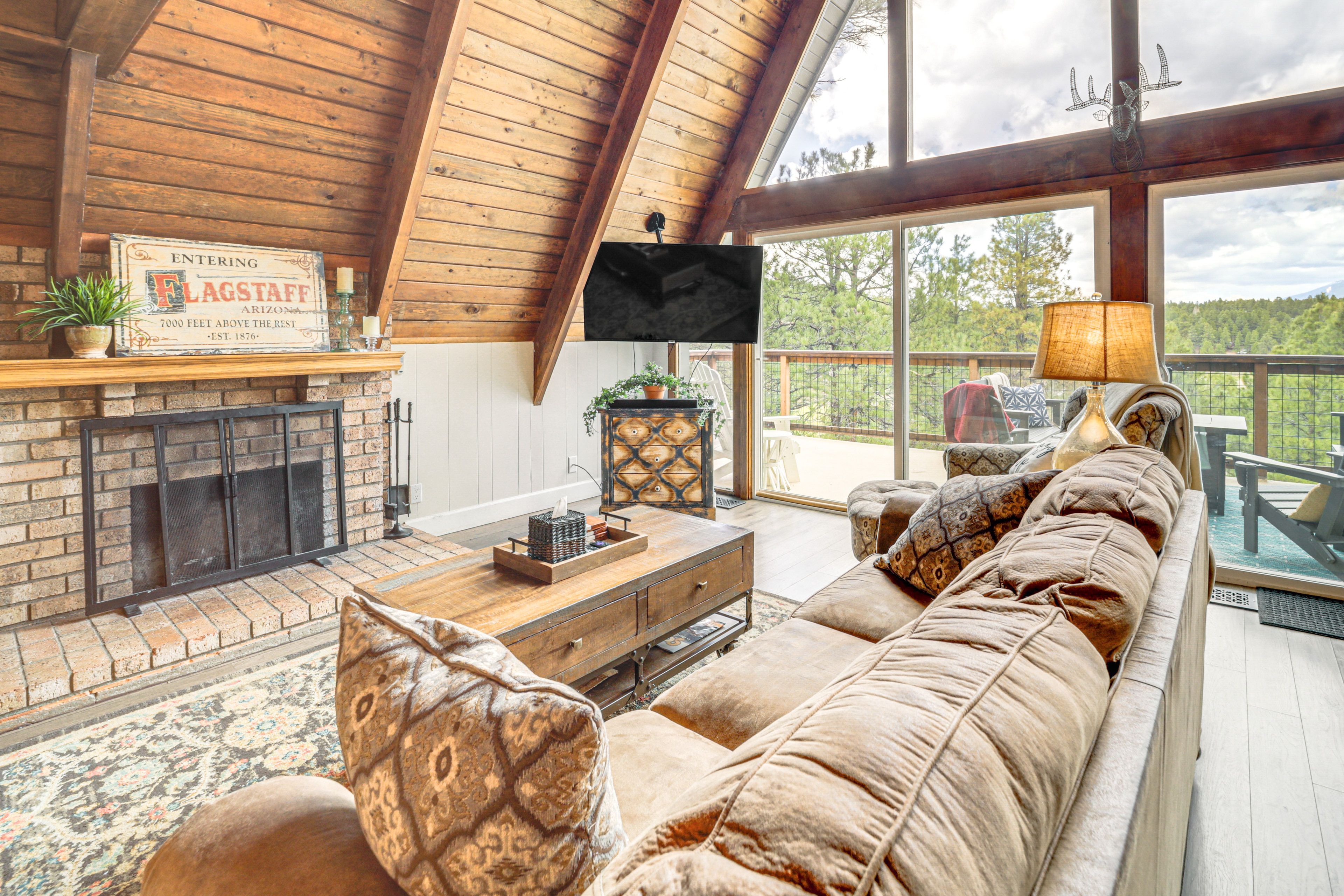 Living Room | Sleeper Sofa | Views | Spiral Staircase | Main Level