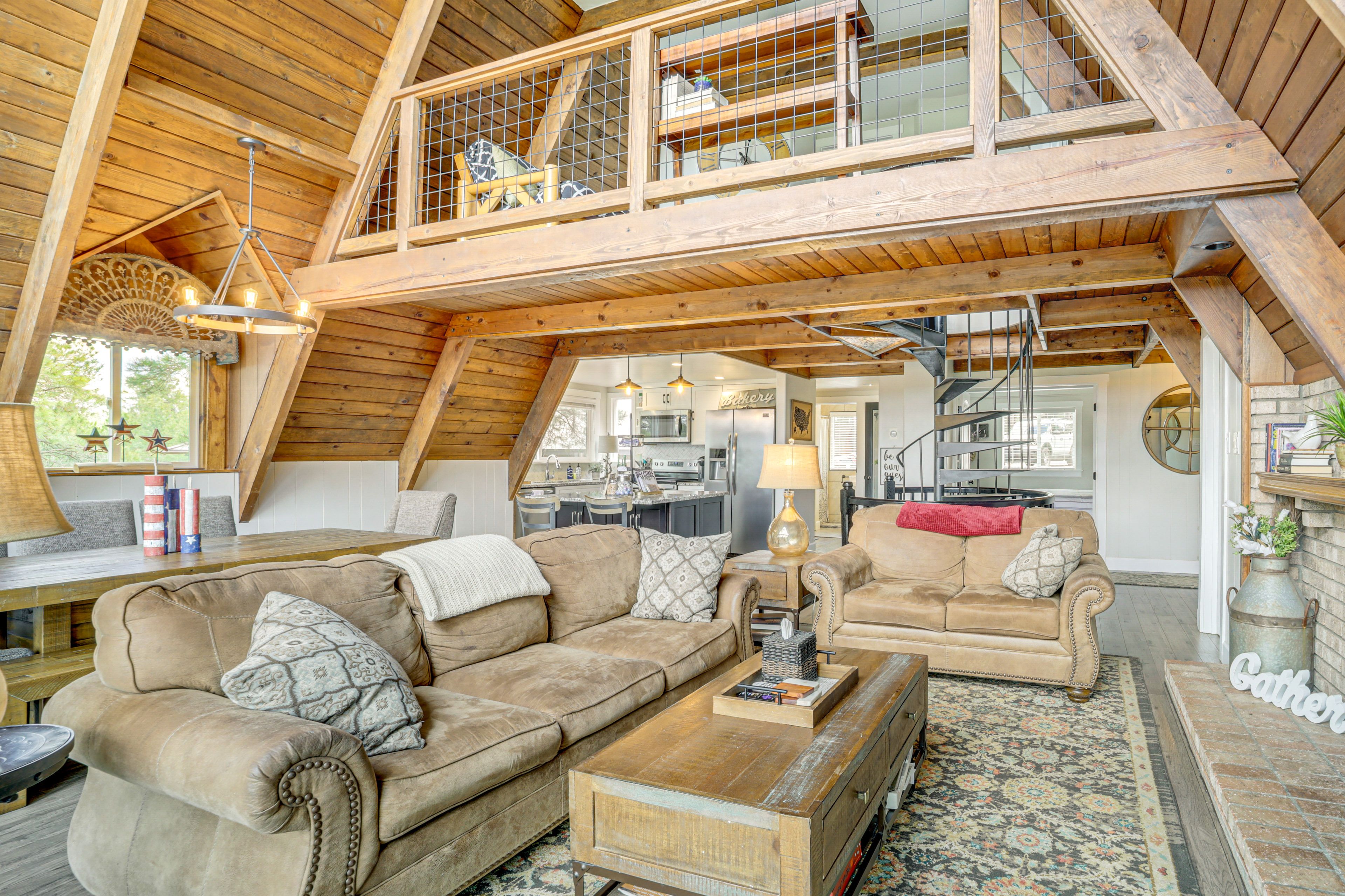 Interior | Open Floor Plan | Free WiFi