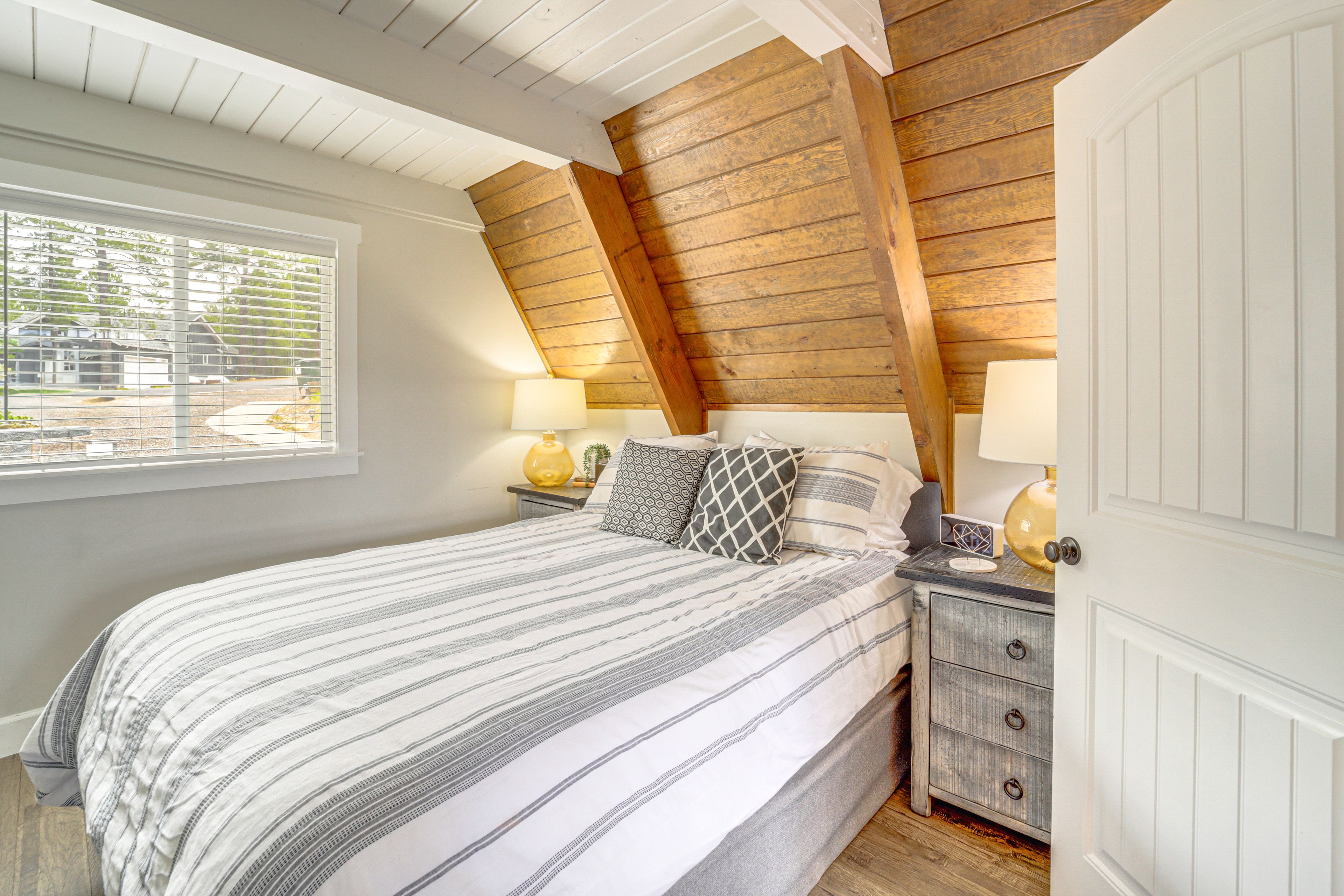 Bedroom 2 | Queen Bed | Main Level