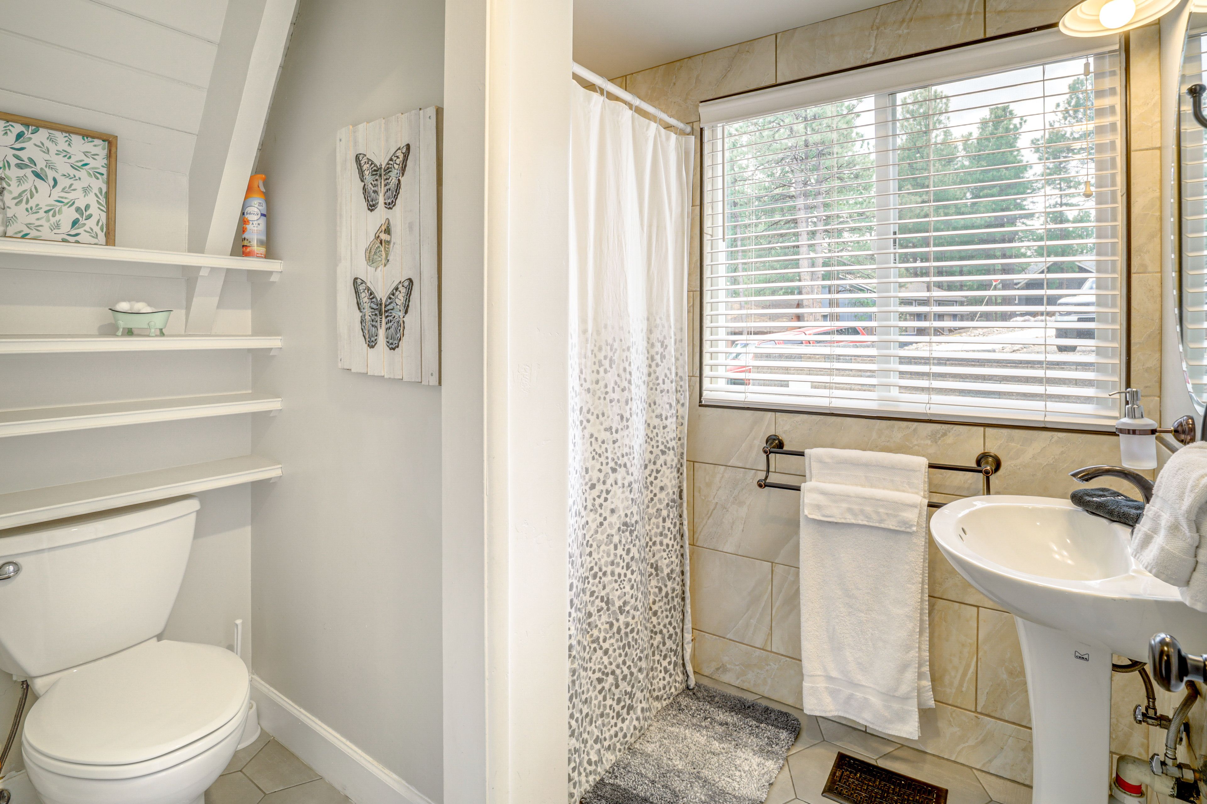 Full Bathroom | Main Level